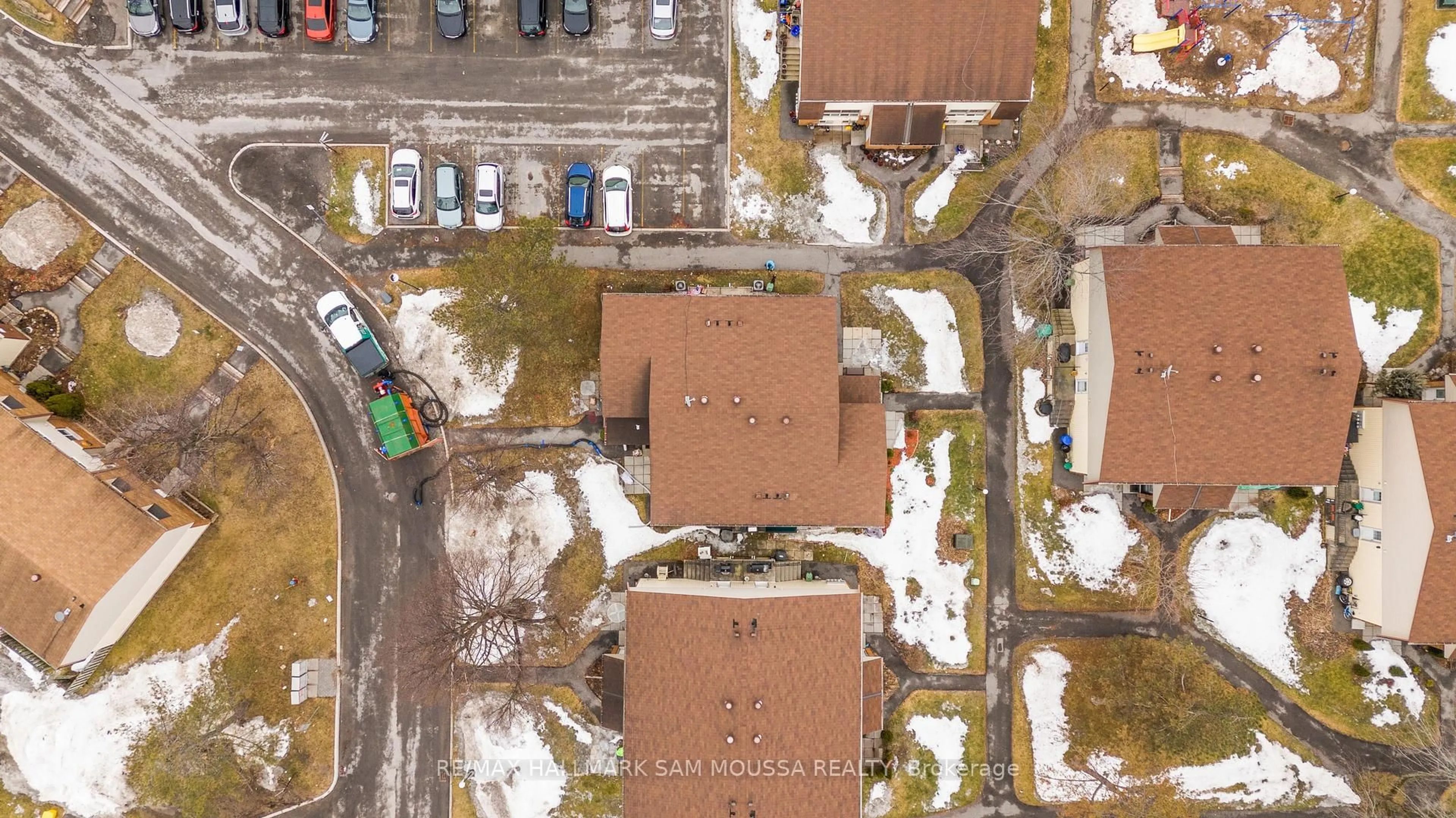 A pic from outside/outdoor area/front of a property/back of a property/a pic from drone, street for 41 Forester Cres #B, Ottawa Ontario K2H 8Y3