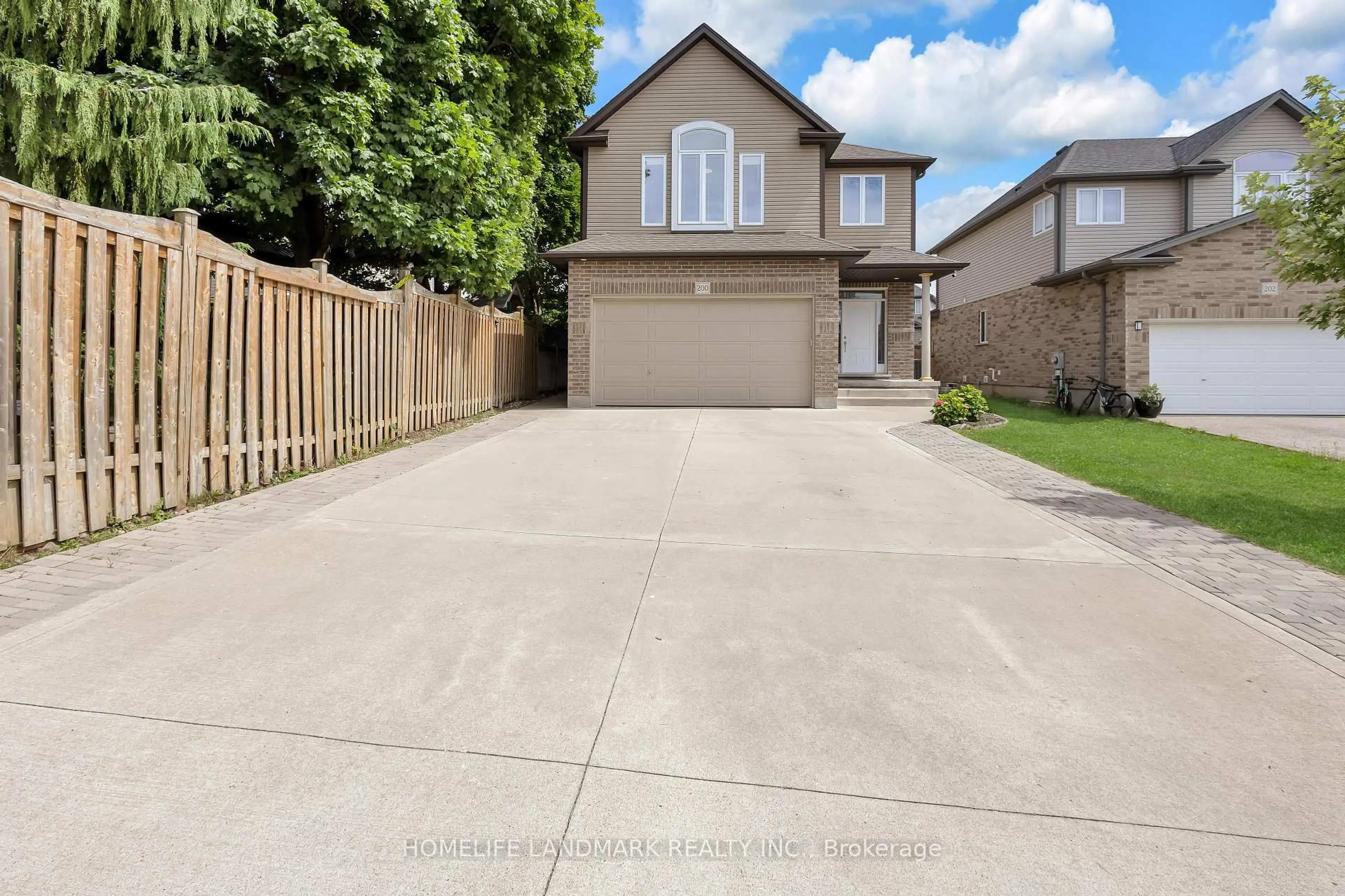 A pic from outside/outdoor area/front of a property/back of a property/a pic from drone, street for 200 Westfield Pl, Waterloo Ontario N2T 2R2