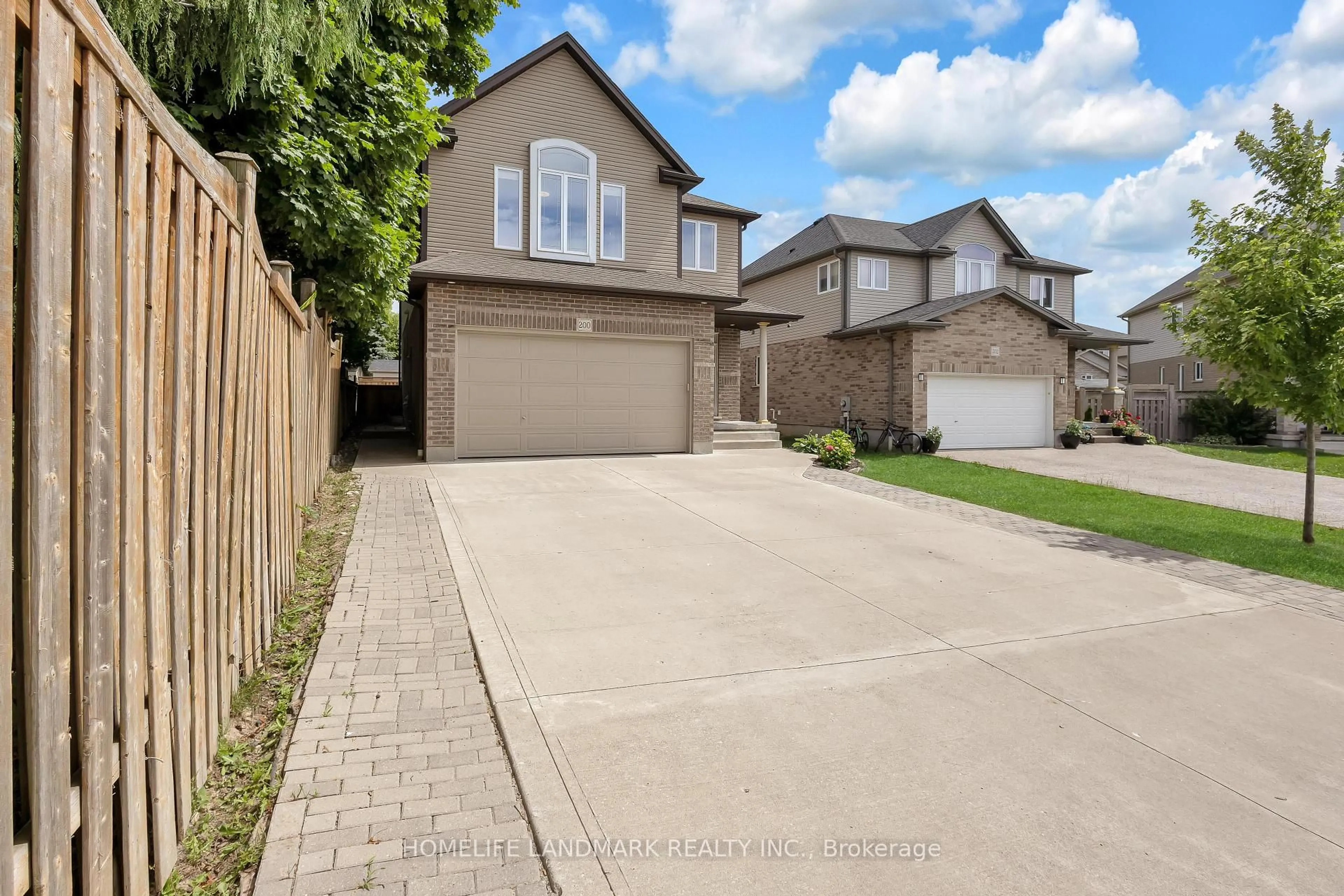 A pic from outside/outdoor area/front of a property/back of a property/a pic from drone, street for 200 Westfield Pl, Waterloo Ontario N2T 2R2