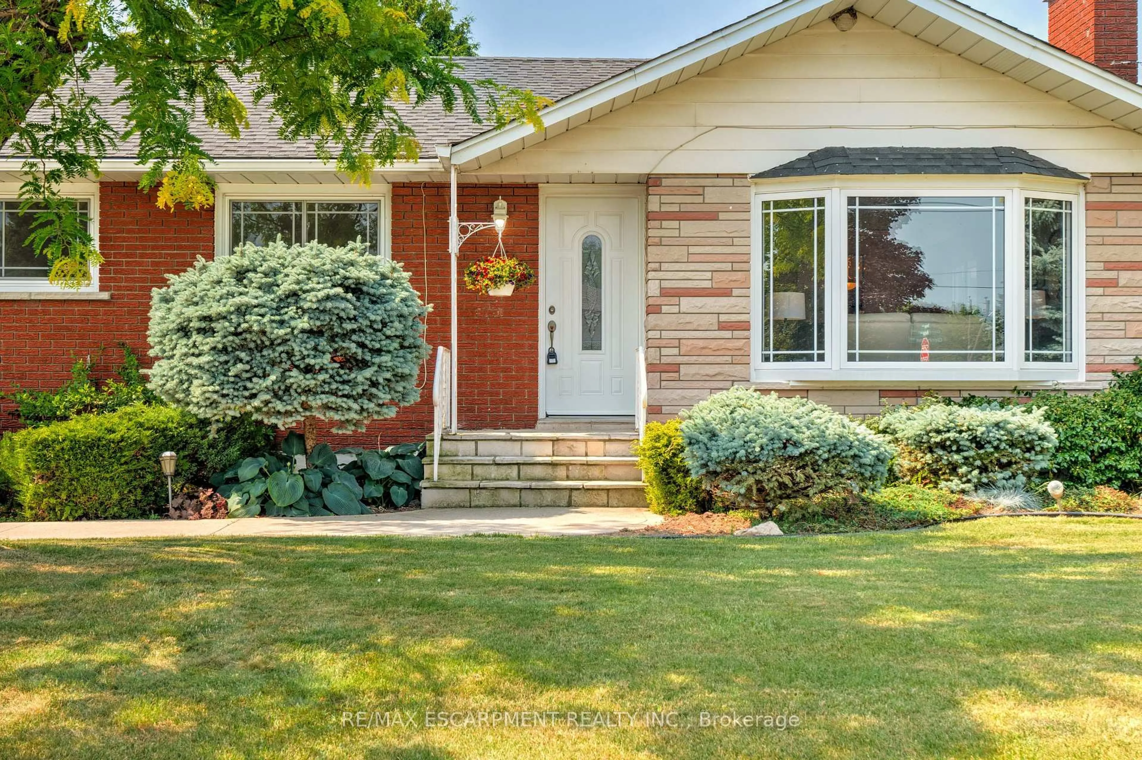 Home with brick exterior material, street for 224 Glenholme Ave, Hamilton Ontario L8E 5K1