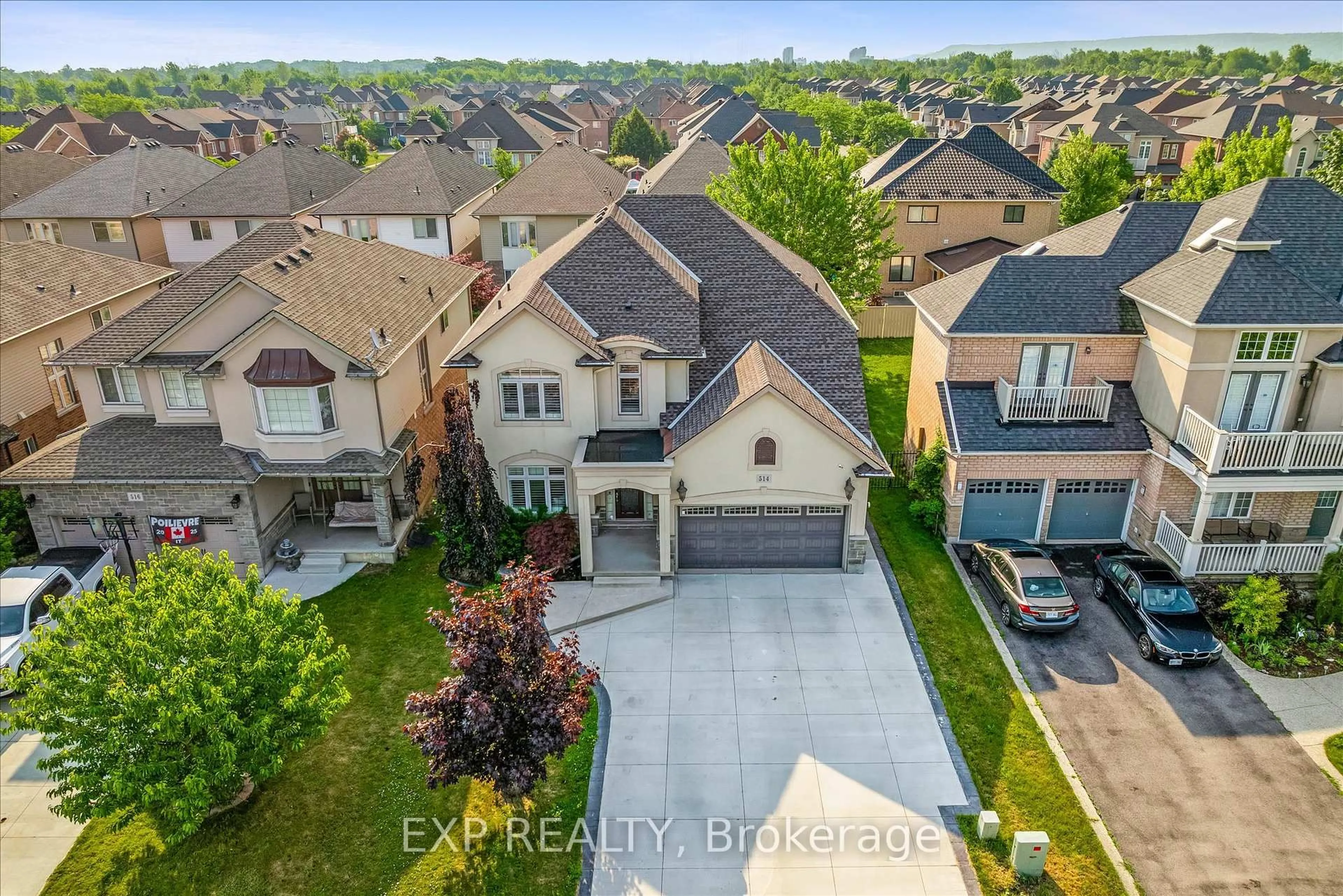 A pic from outside/outdoor area/front of a property/back of a property/a pic from drone, street for 514 Fifty Rd, Hamilton Ontario L8E 5T4