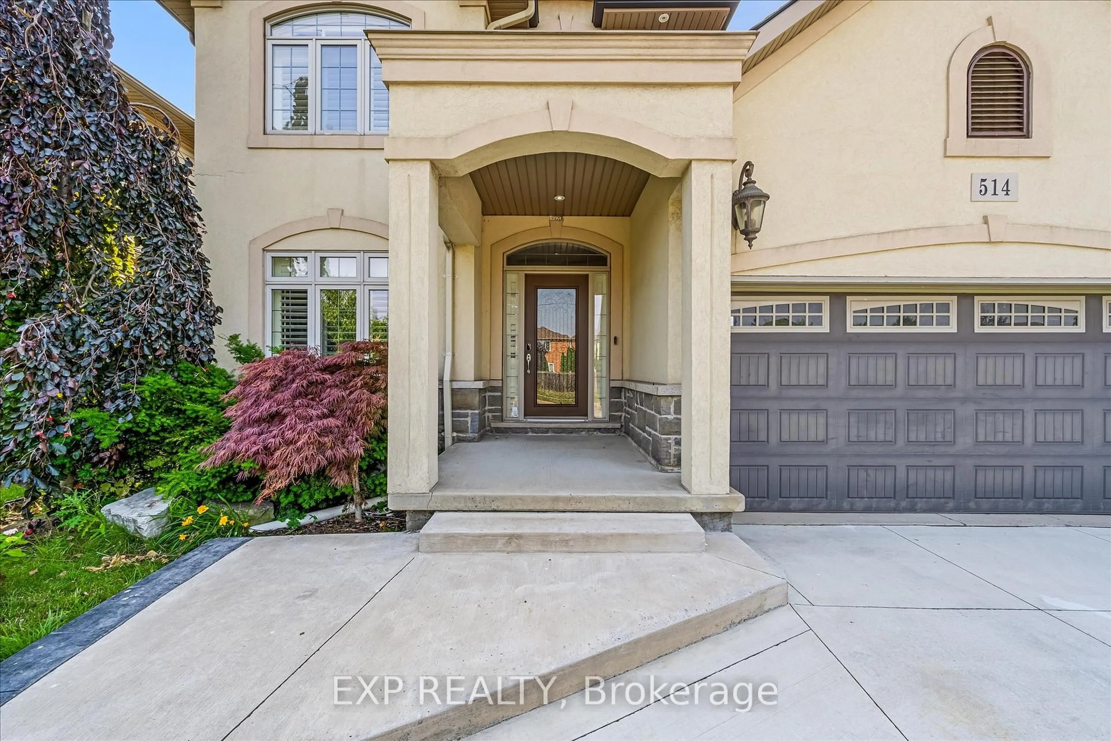 Indoor entryway for 514 Fifty Rd, Hamilton Ontario L8E 5T4