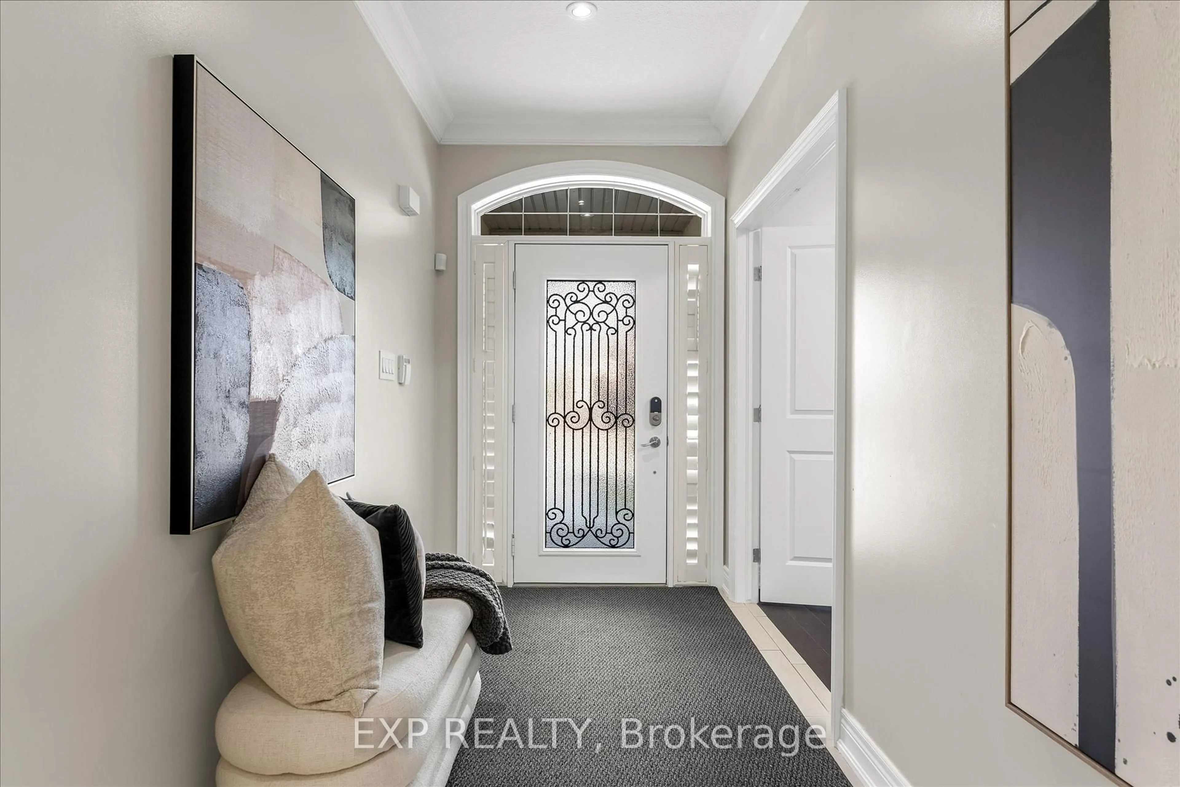 Indoor entryway for 514 Fifty Rd, Hamilton Ontario L8E 5T4