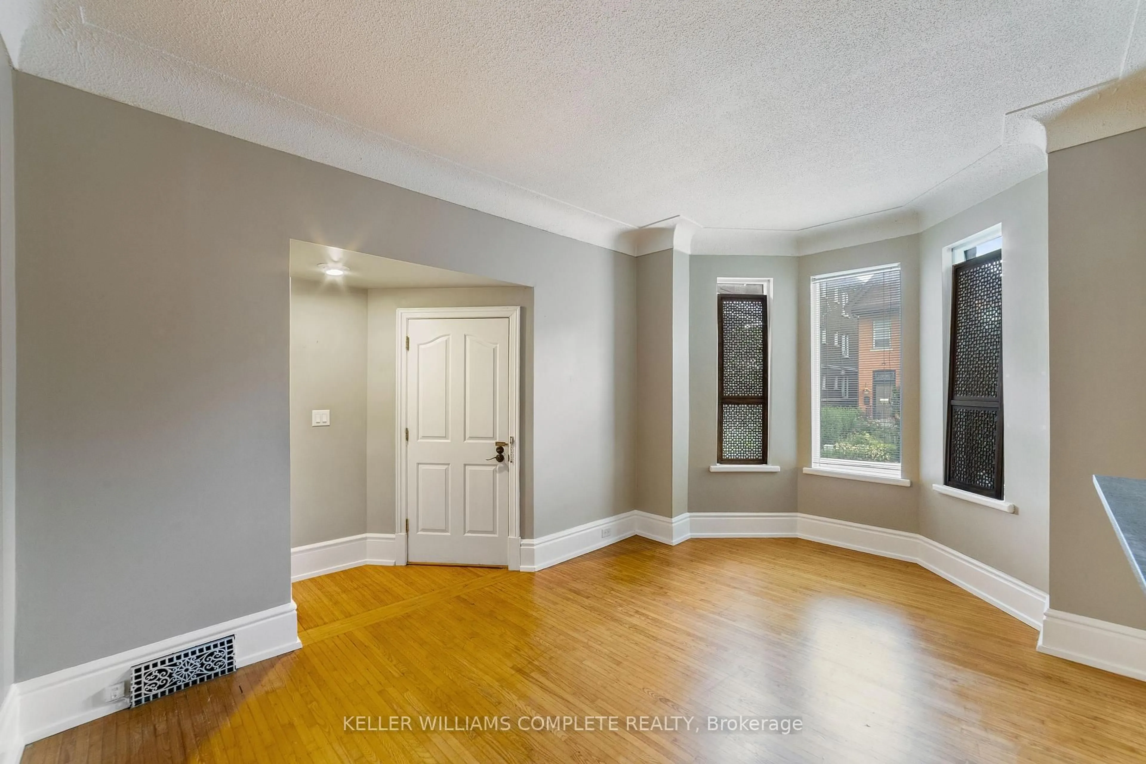 A pic of a room for 20 Ontario Ave, Hamilton Ontario L8N 2X2