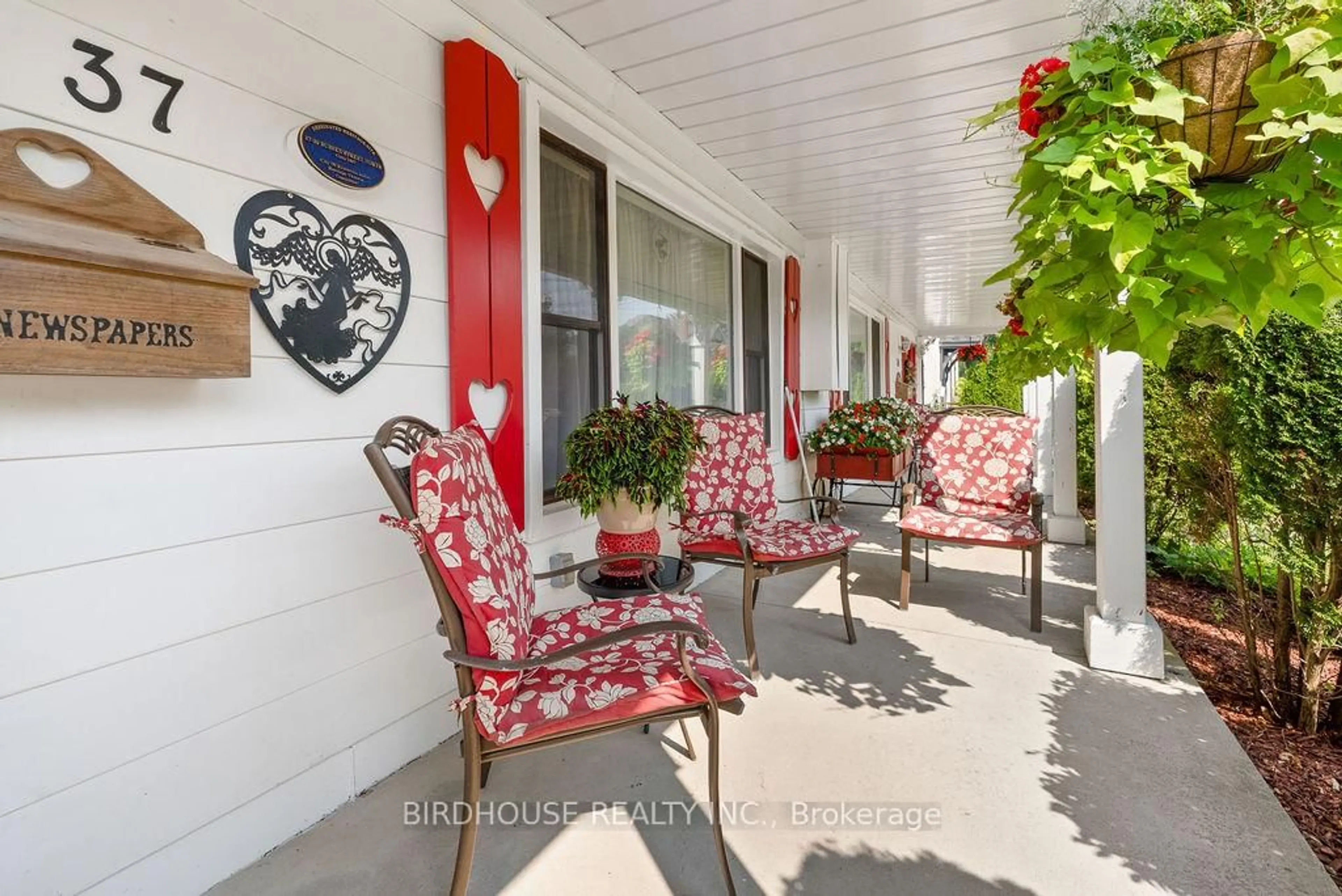 Patio, street for 37/39 Sussex St, Kawartha Lakes Ontario K9V 4H6
