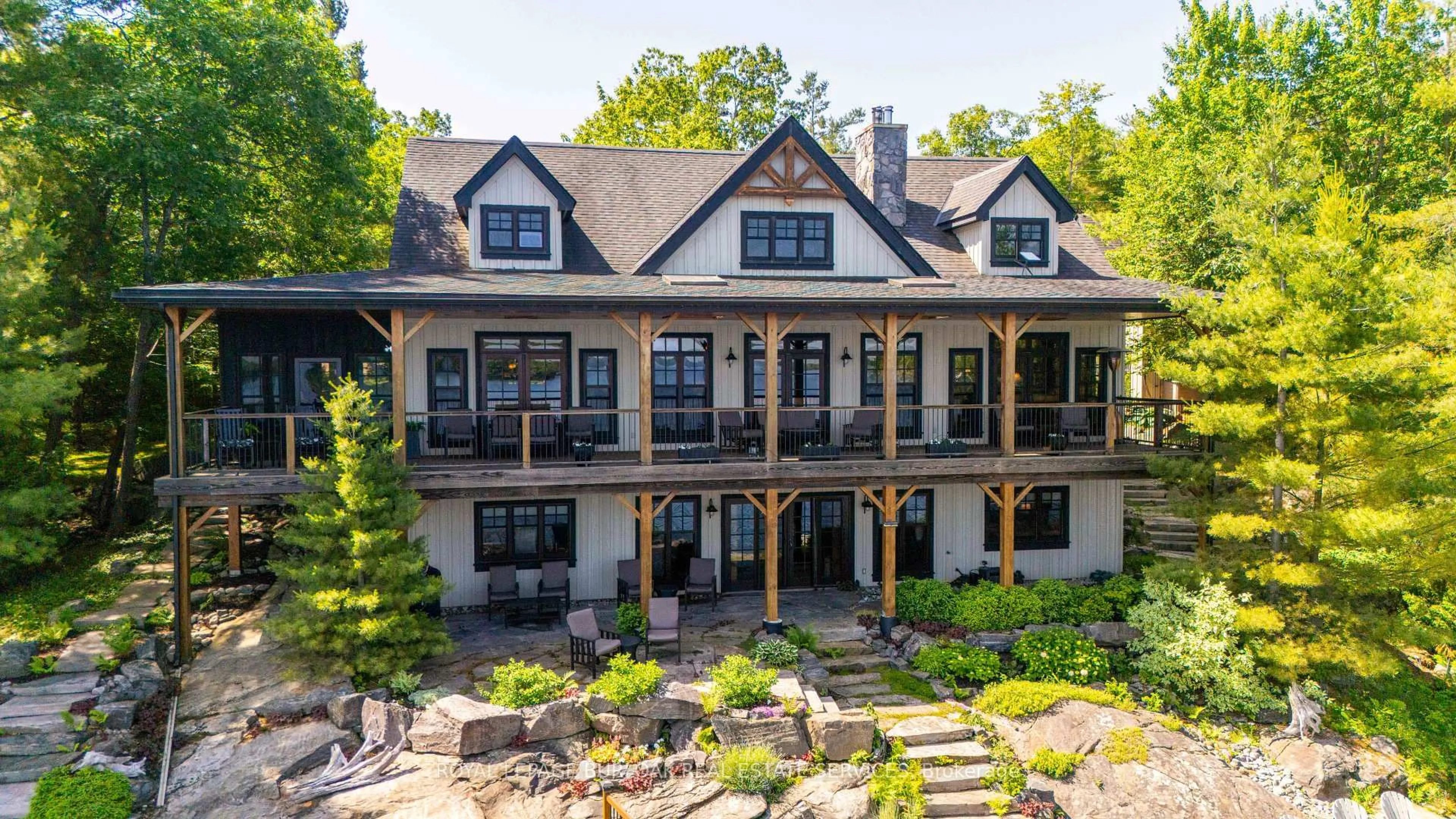 A pic from outside/outdoor area/front of a property/back of a property/a pic from drone, water/lake/river/ocean view for 990 Haskett's Dr, Georgian Bay Ontario L0K 1S0