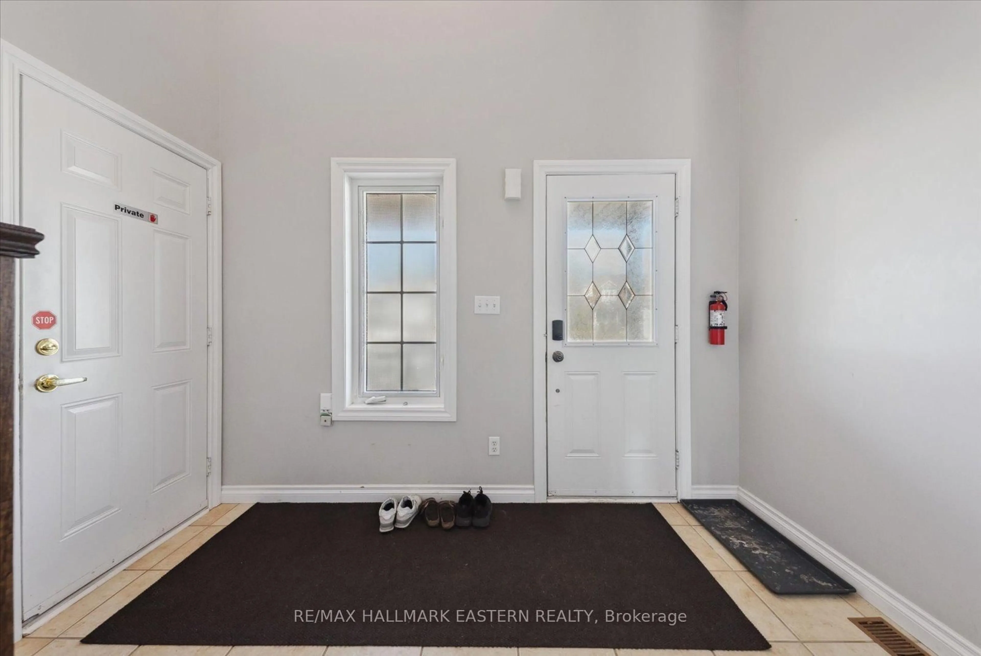 Indoor entryway for 257 Tobin Crt, Peterborough North Ontario K9H 7S7