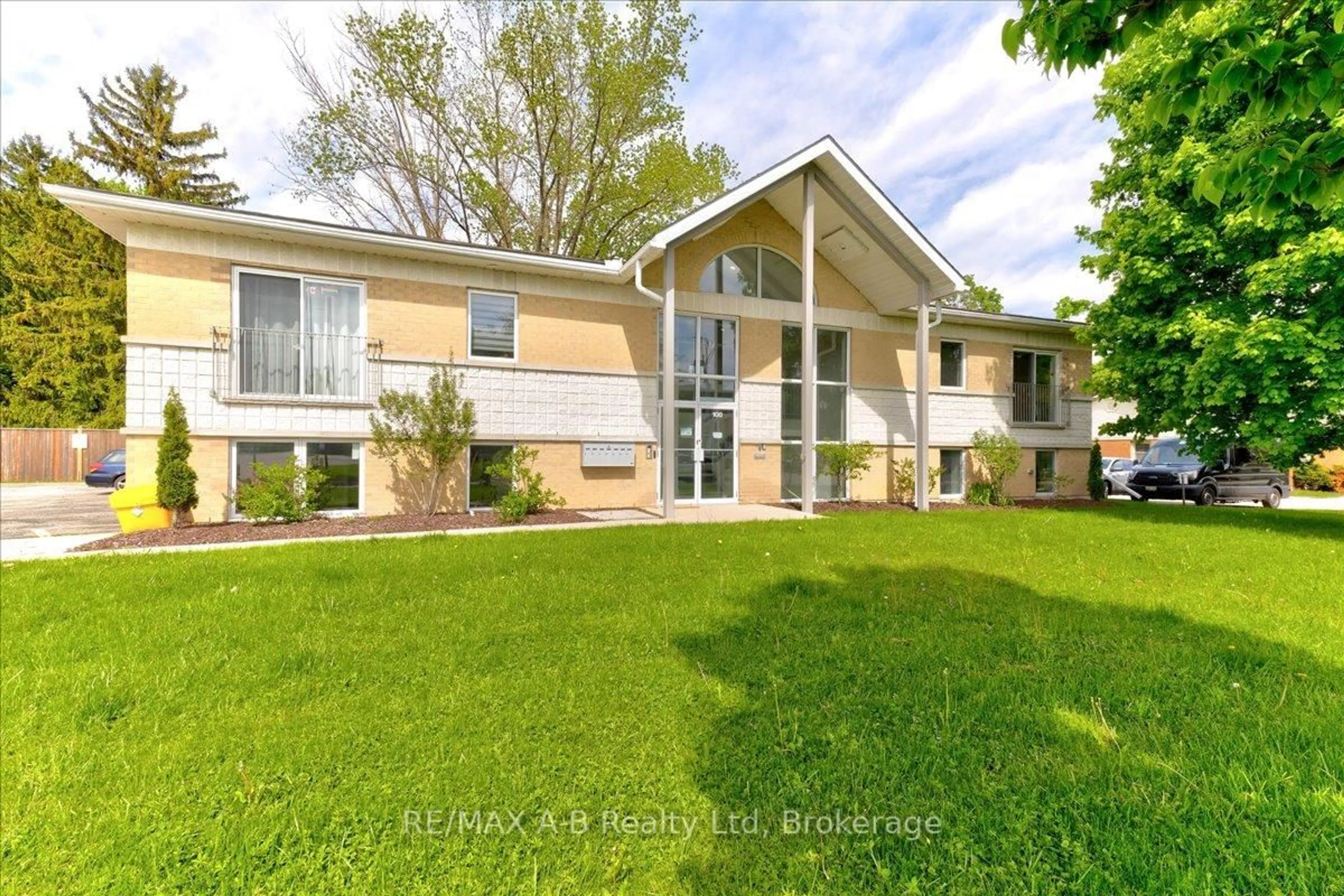Unknown for 100 GORDON St #204, Stratford Ontario N5A 7T8