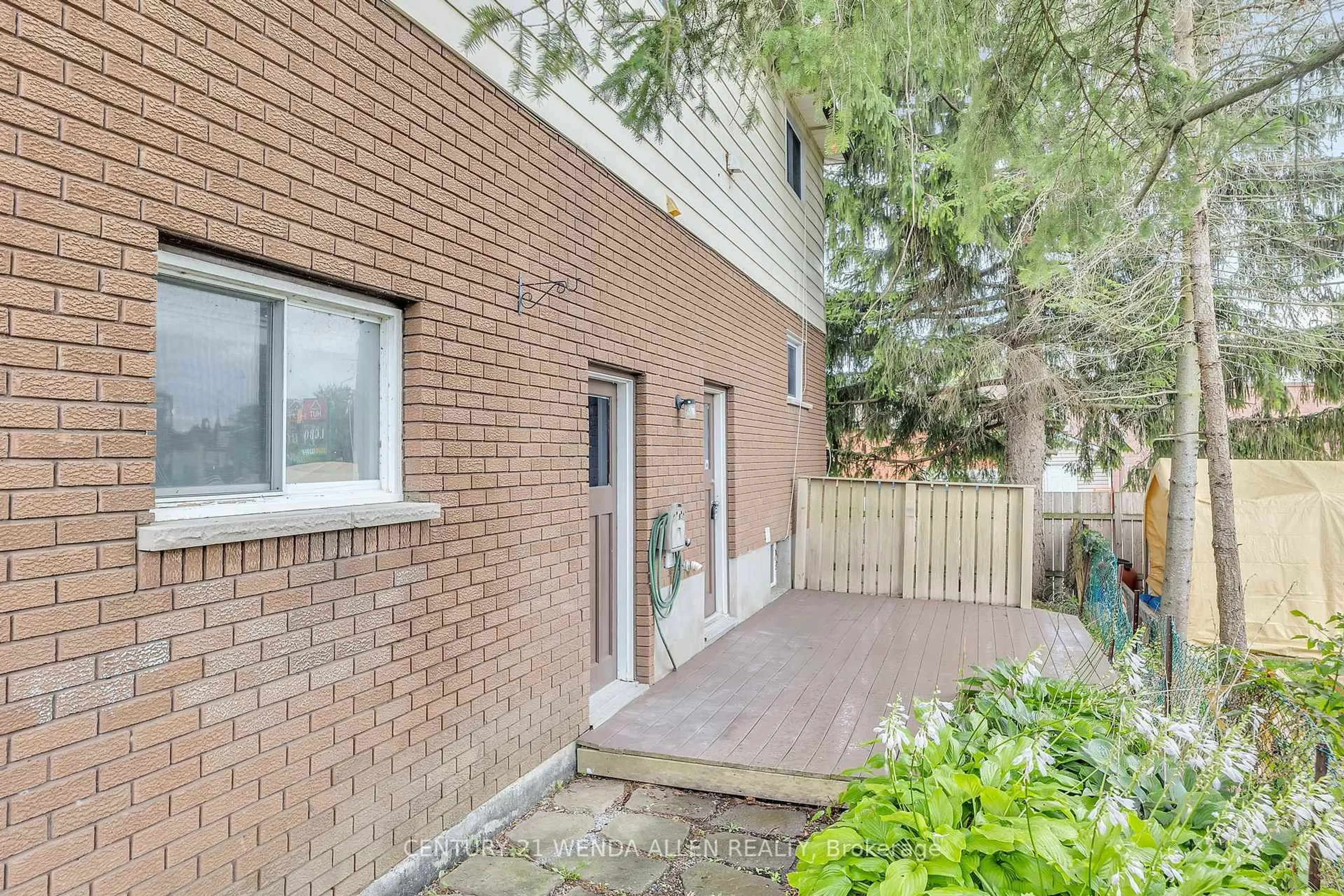 Patio, street for 11 Mary Street East St, Kawartha Lakes Ontario K0L 2W0