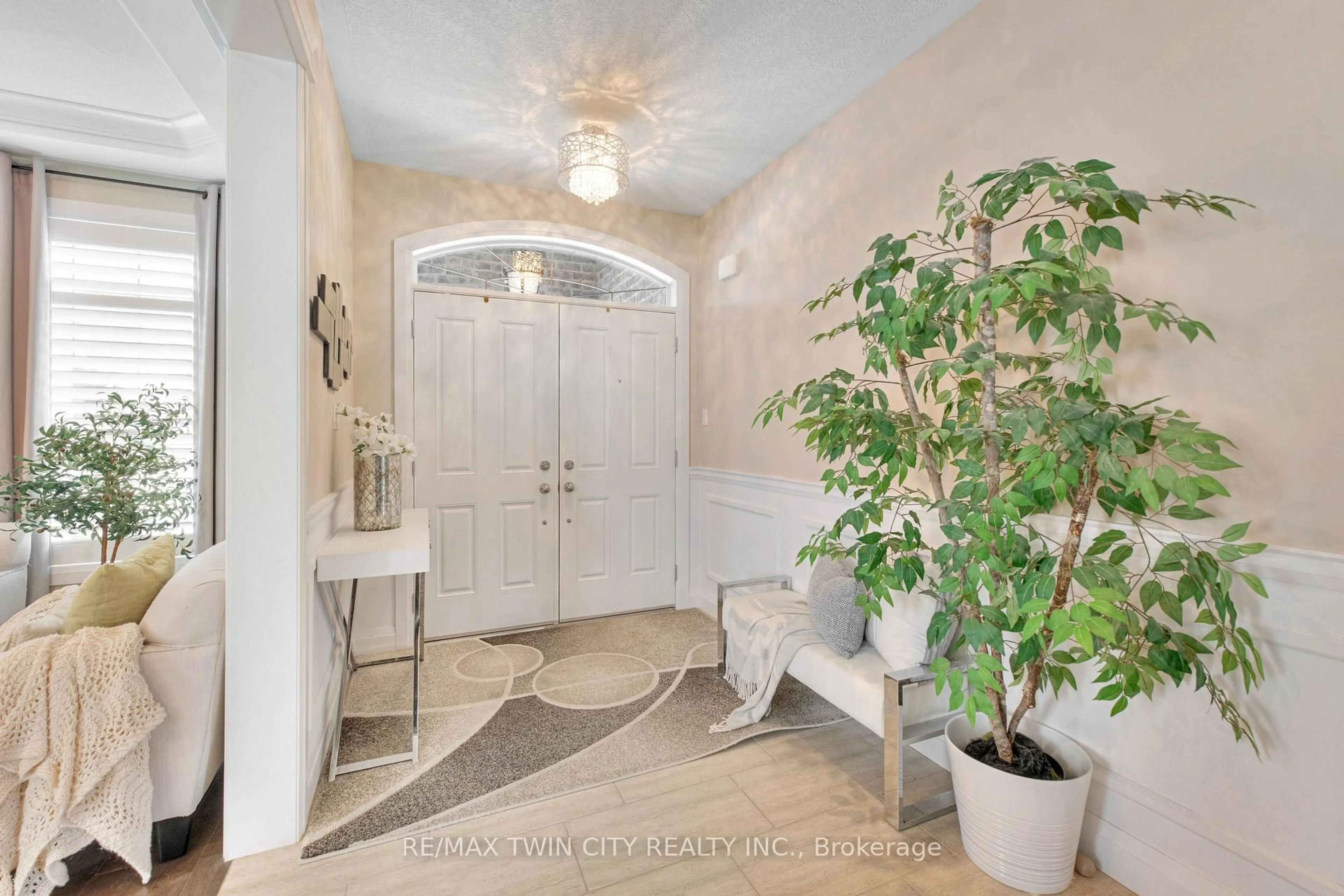 Indoor entryway for 228 Evens Pond Cres, Kitchener Ontario N2R 0B7