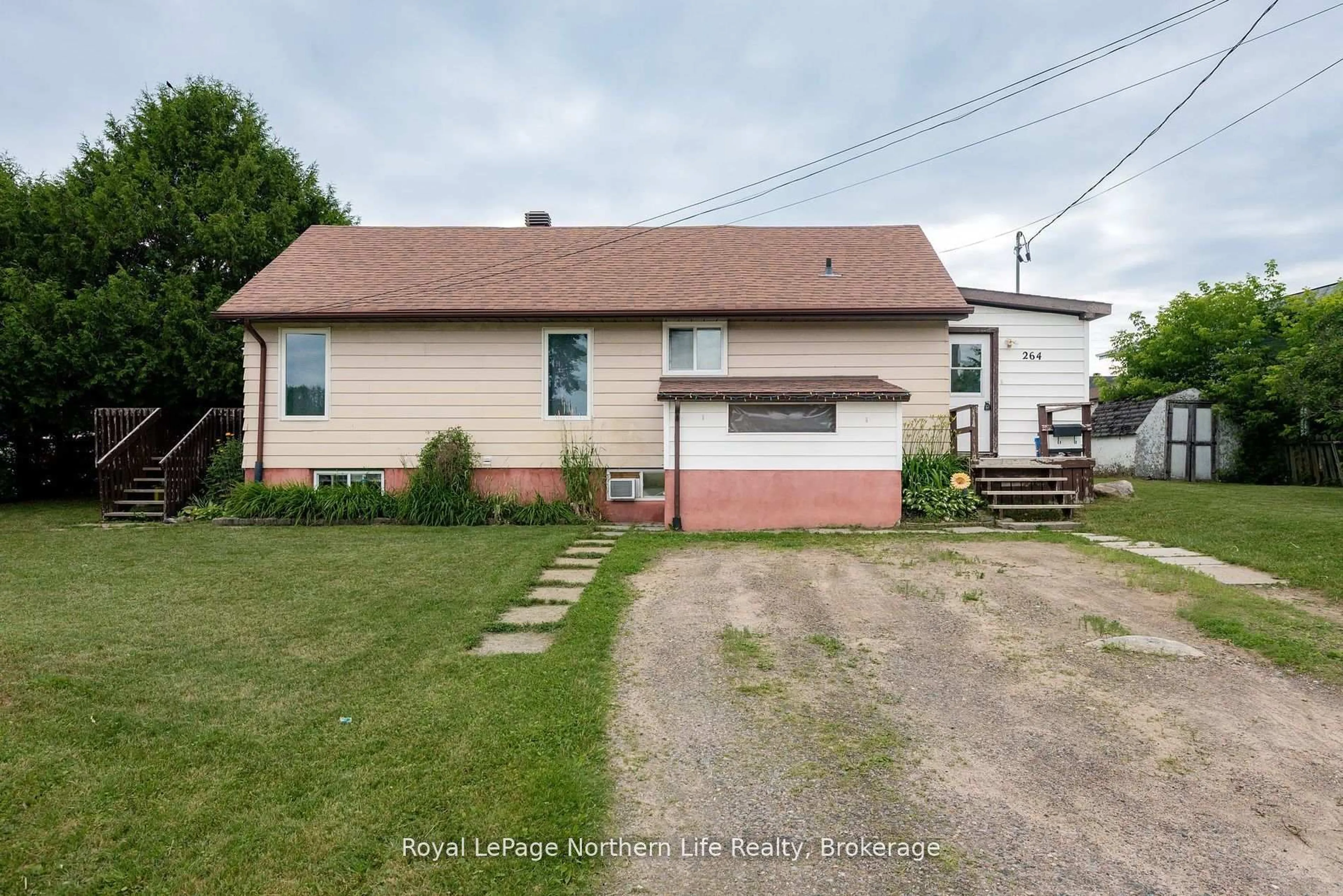 A pic from outside/outdoor area/front of a property/back of a property/a pic from drone, street for 264 Gould Ave, North Bay Ontario P1B 7C7