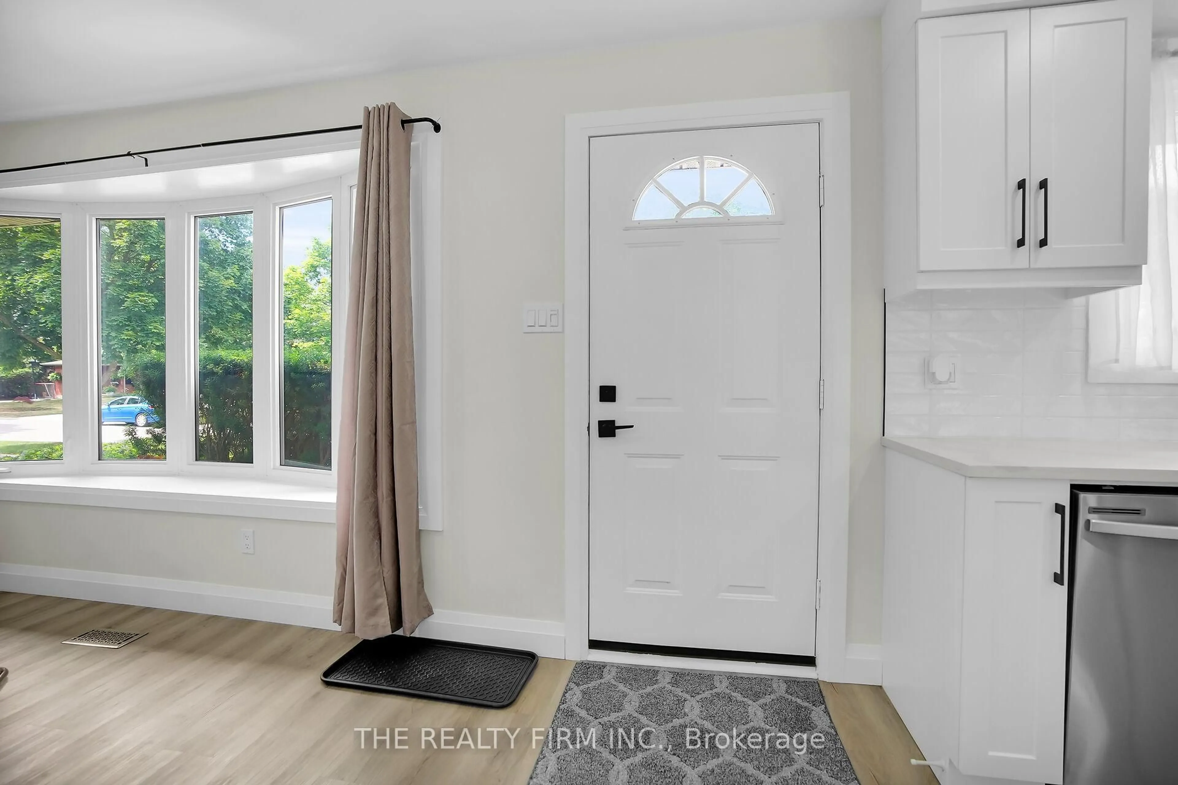 Indoor entryway for 270 Highview Cres, London South Ontario N6J 4E3