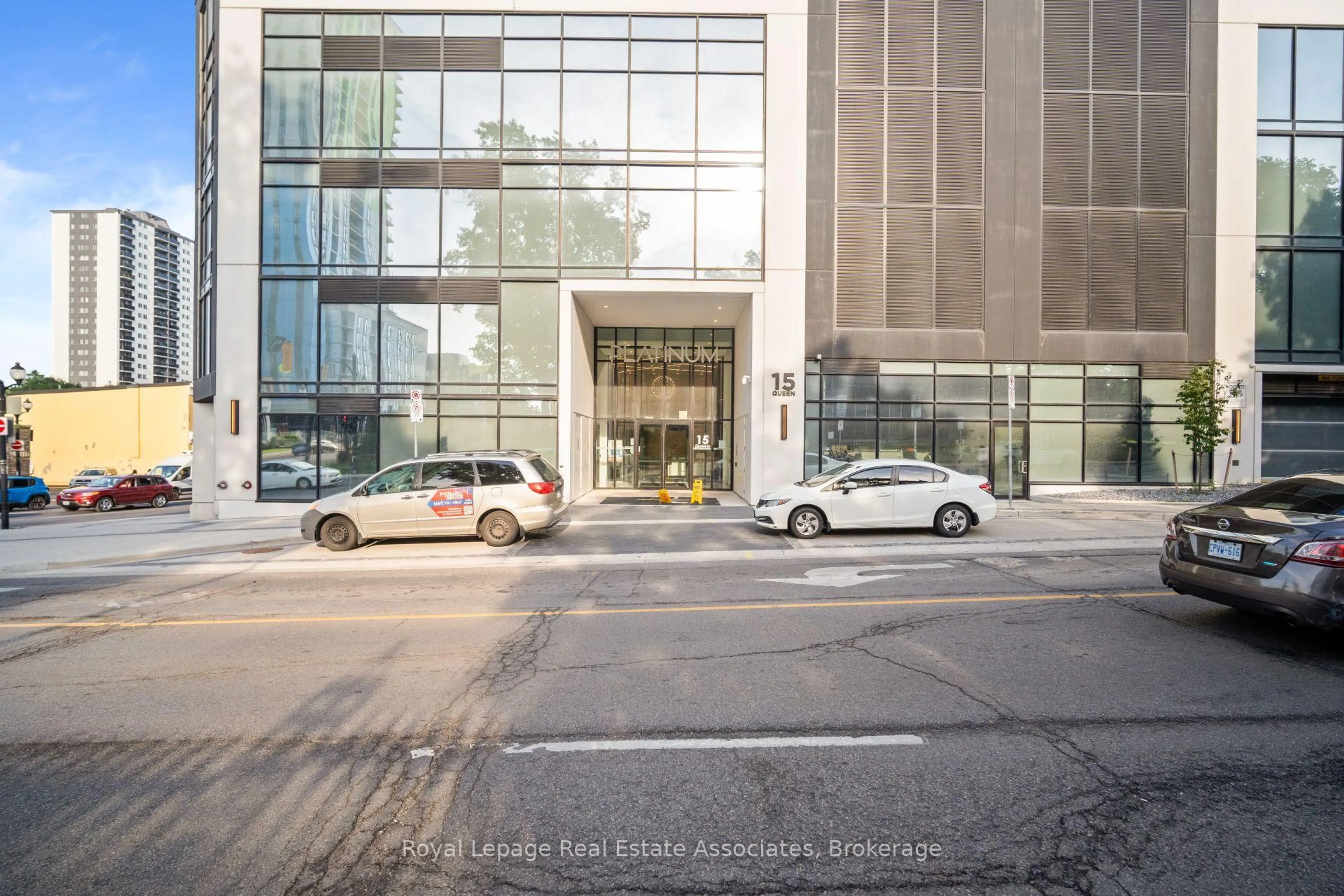 Indoor foyer for 15 Queen St #1214, Hamilton Ontario L8P 0C6