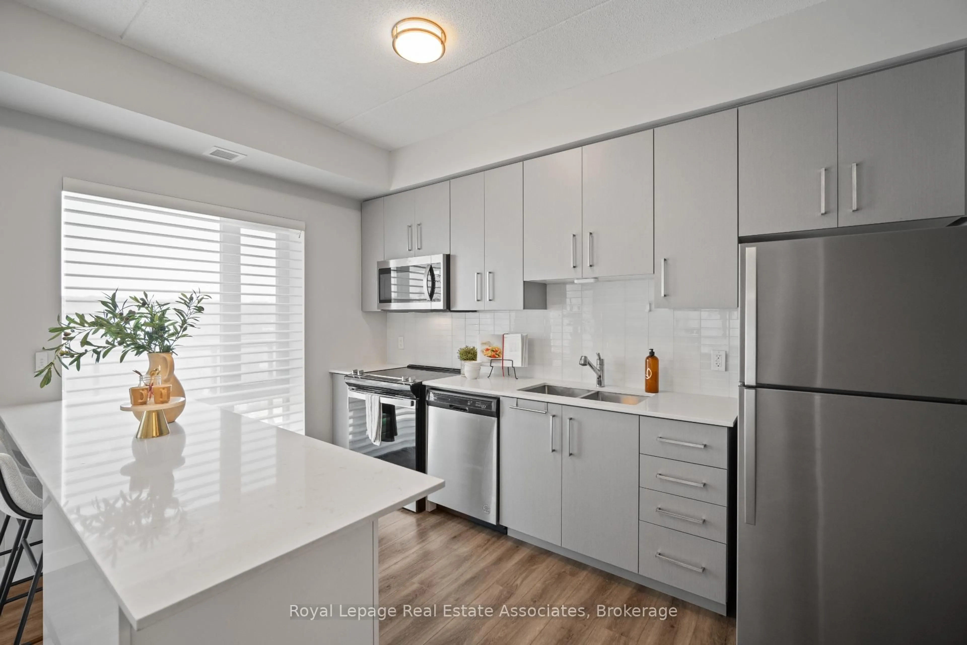 Standard kitchen, unknown for 15 Queen St #1214, Hamilton Ontario L8P 0C6