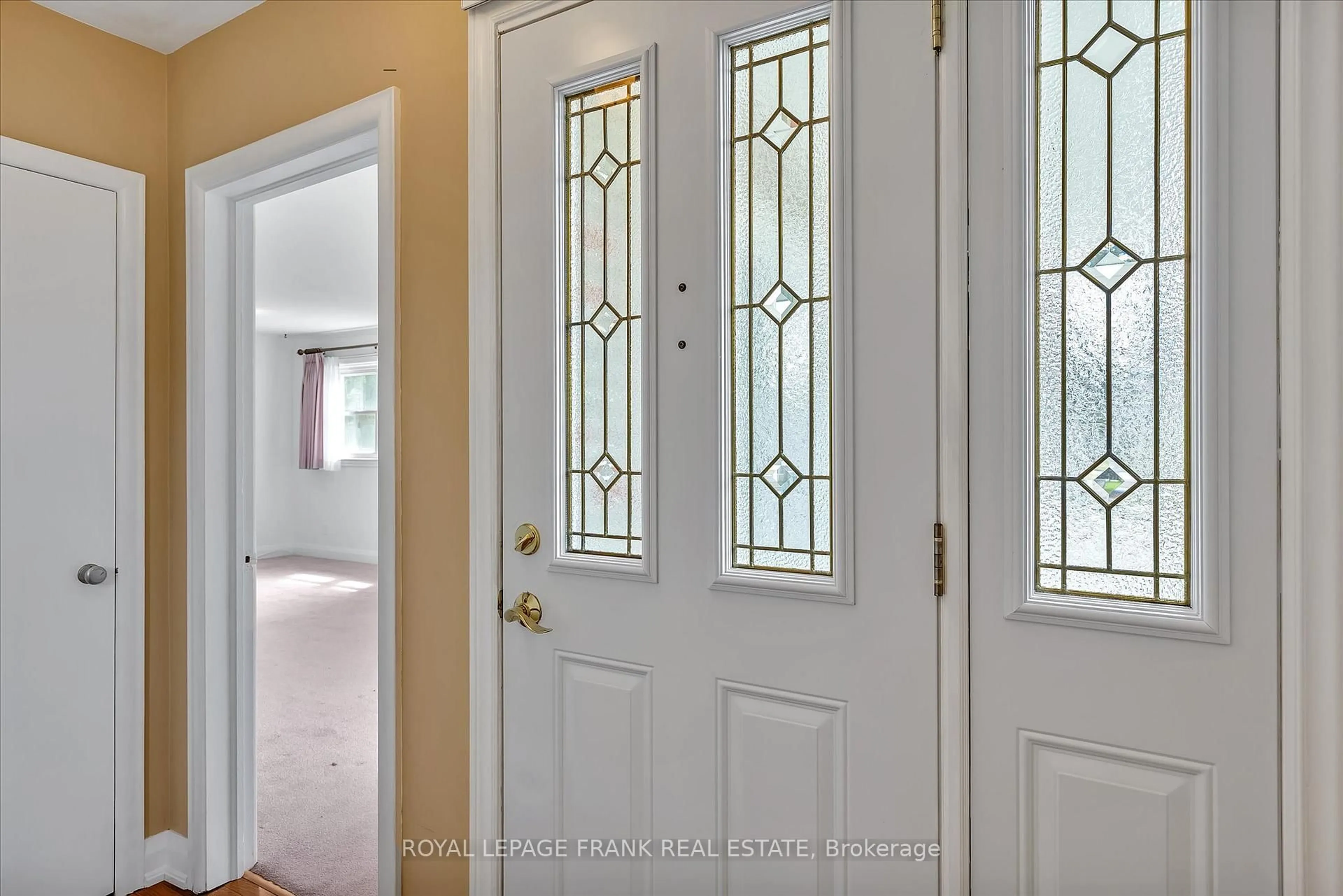 Indoor entryway for 812 Schneider Pl, Peterborough North Ontario K9H 5S5