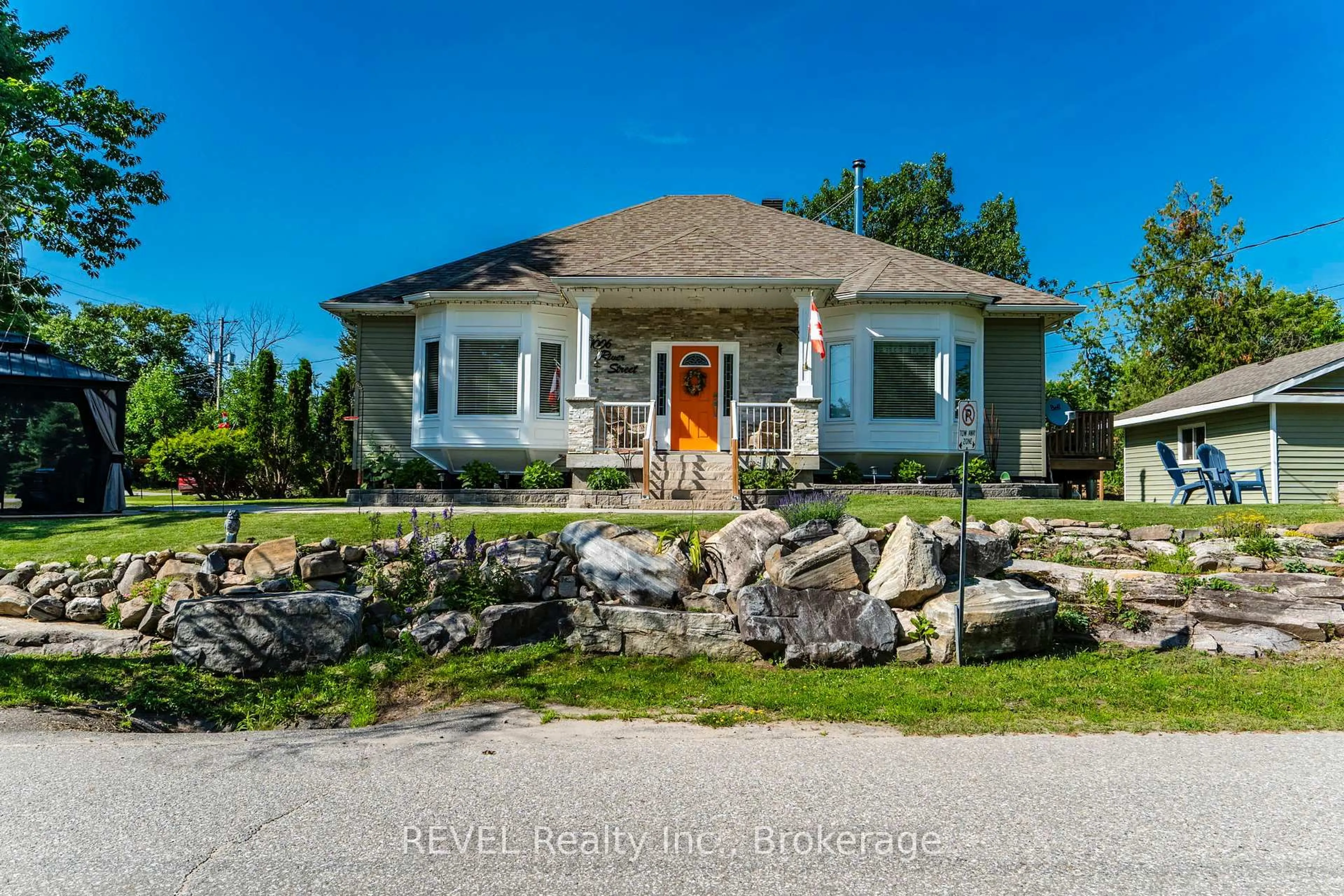 Unknown for 1006 River St, Muskoka Lakes Ontario P0C 1A0