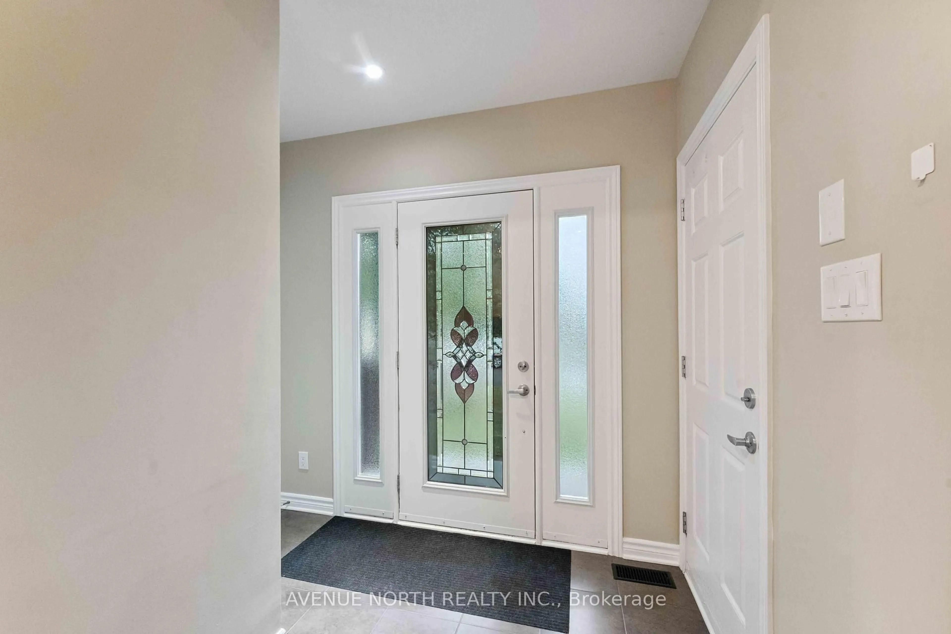 Indoor entryway for 88 Cormack Circ, Ottawa Ontario K2J 5R9