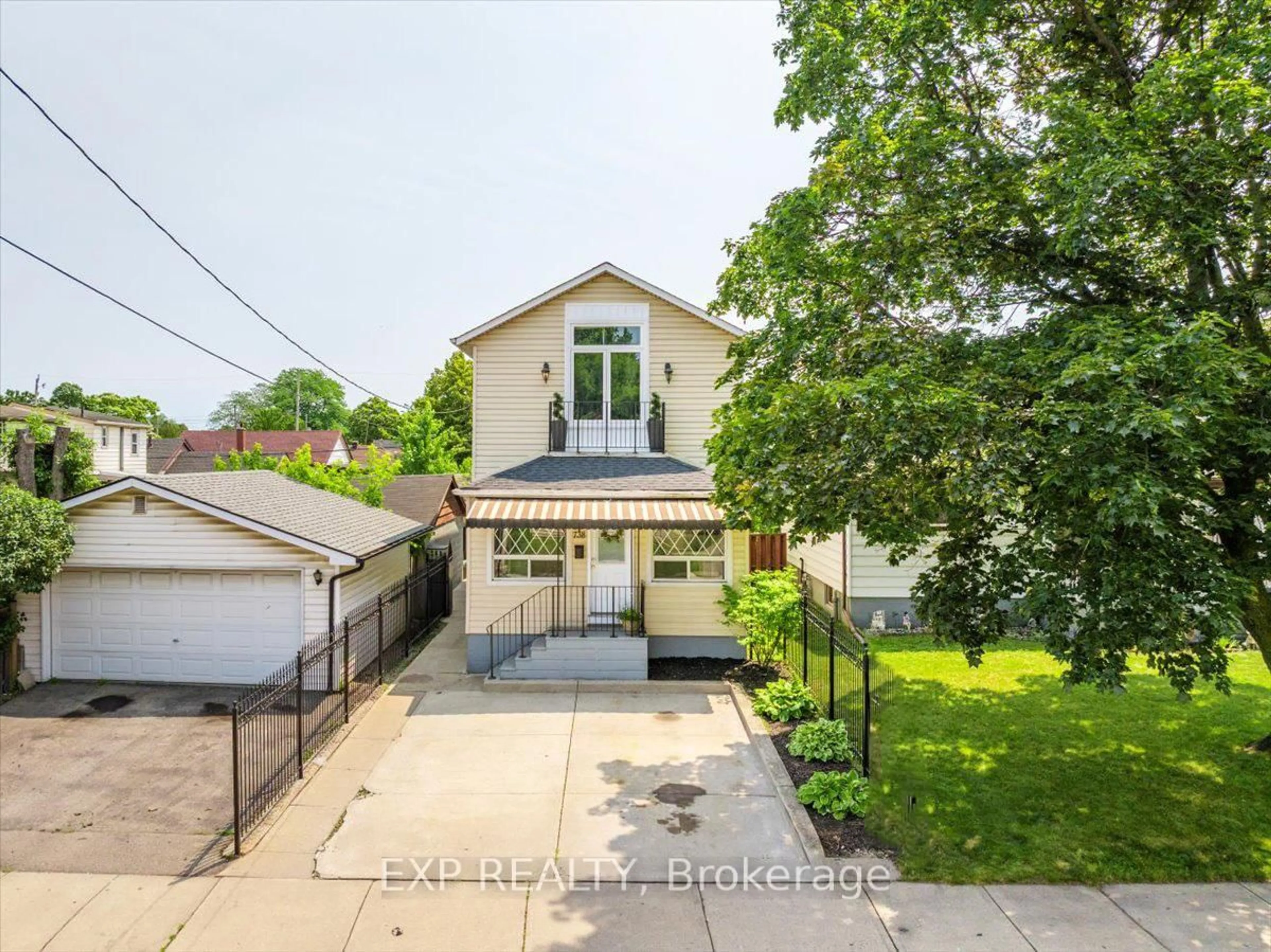 A pic from outside/outdoor area/front of a property/back of a property/a pic from drone, street for 738 Knox Ave, Hamilton Ontario L8H 6K6