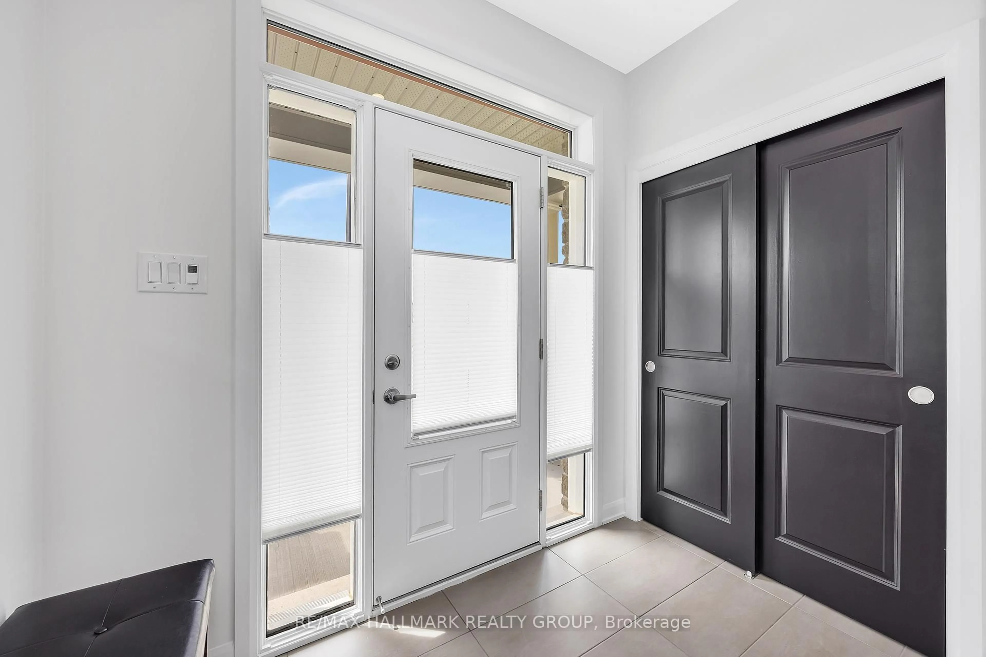 Indoor entryway for 756 Cappamore Dr, Ottawa Ontario K2J 6W3