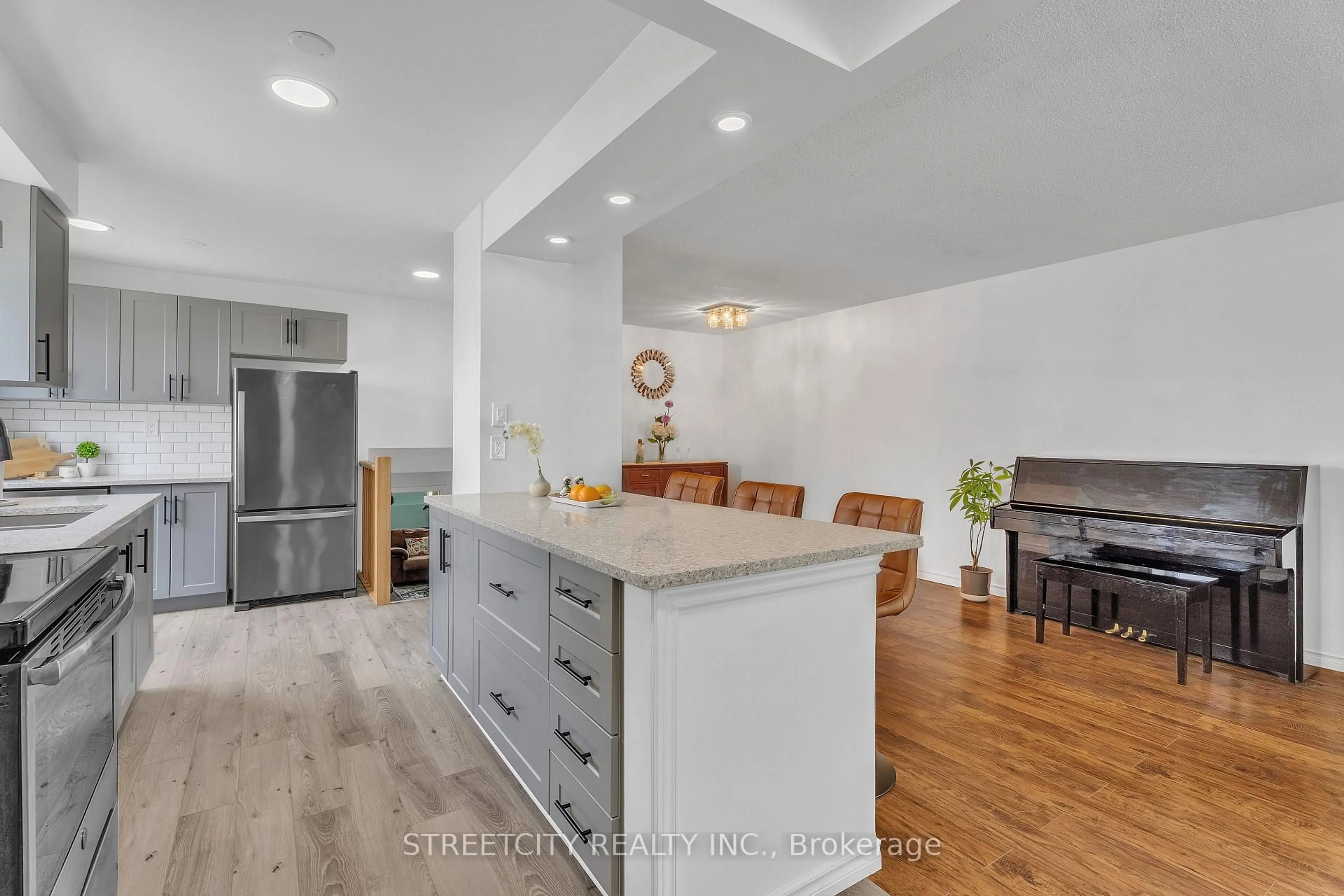 Open concept kitchen, unknown for 831 Jalna Blvd, London South Ontario N6E 2S2