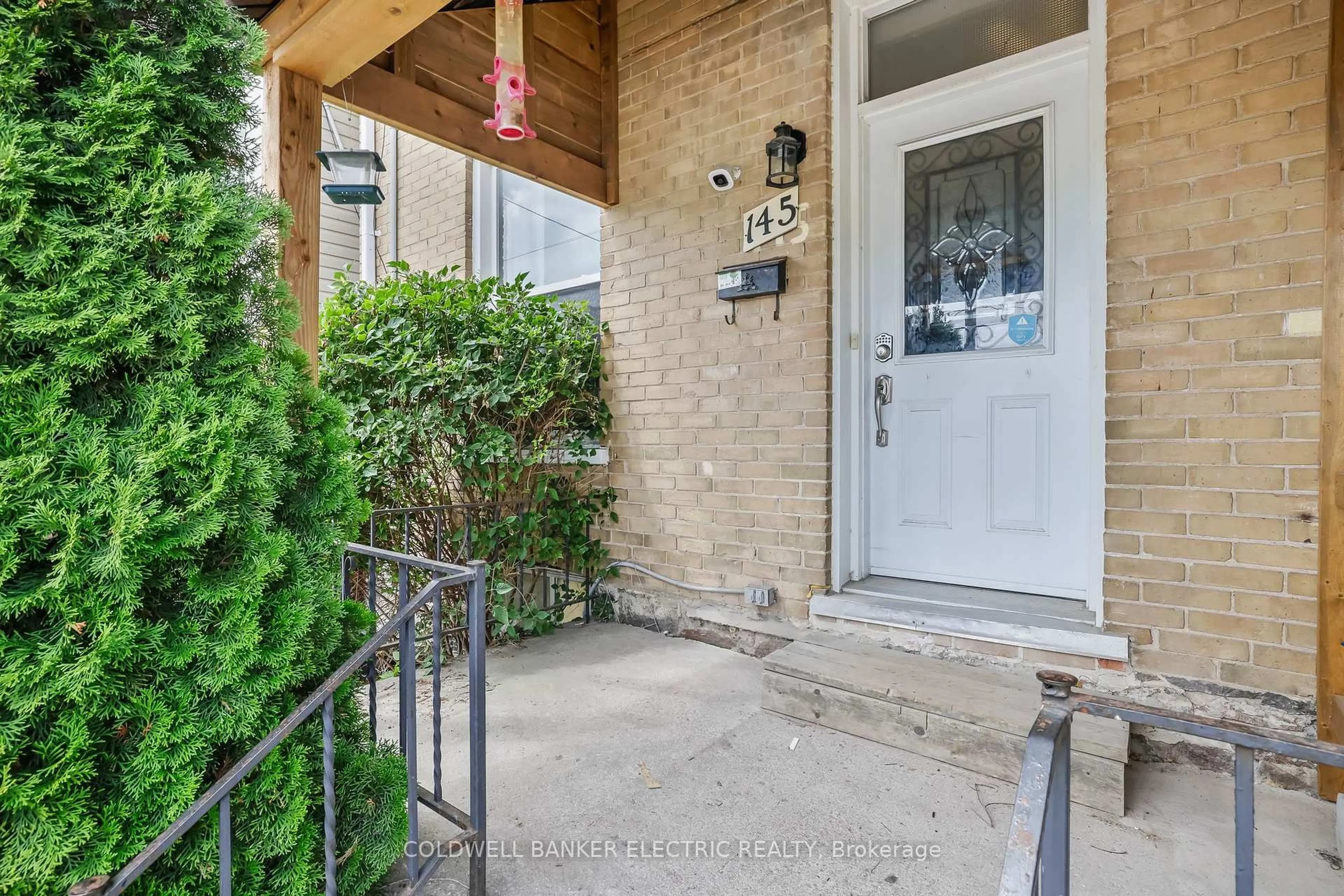Indoor entryway for 145 Stewart St, Peterborough Central Ontario K9J 3M3