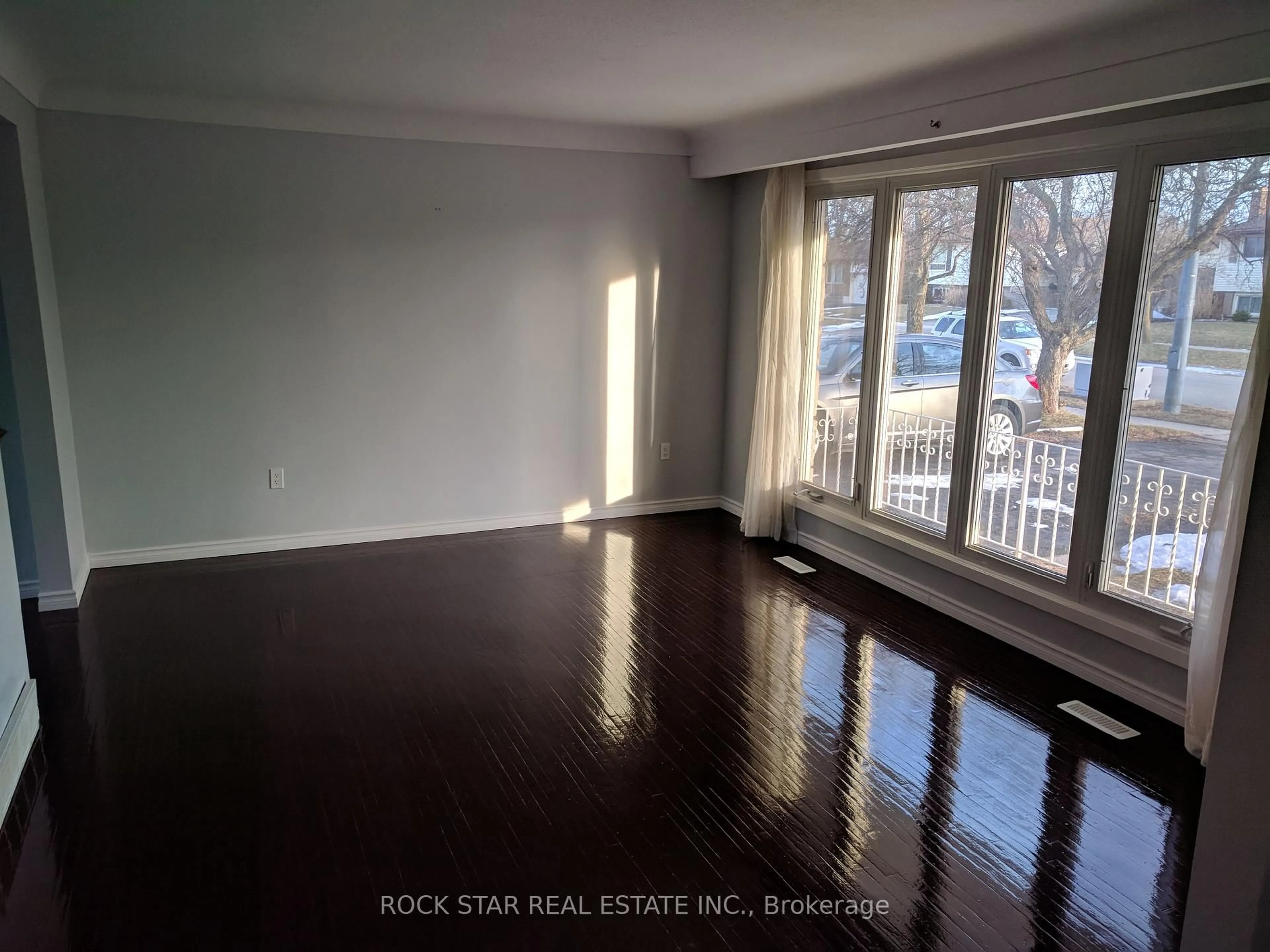 A pic of a room for 34 PRESTON Pl, Welland Ontario L3C 3K3
