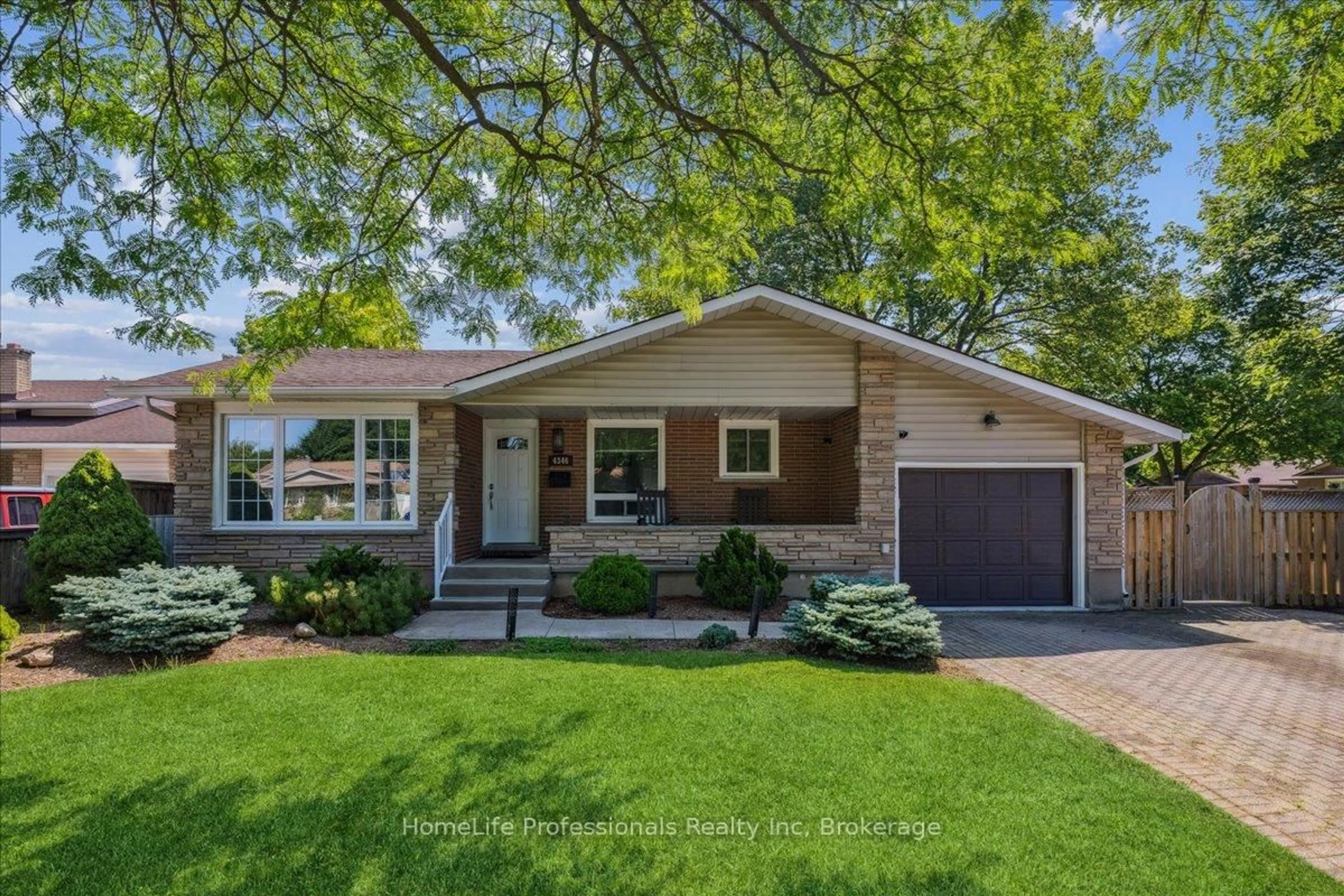 Home with vinyl exterior material, street for 4346 Kilman Pl, Niagara Falls Ontario L2E 6P4