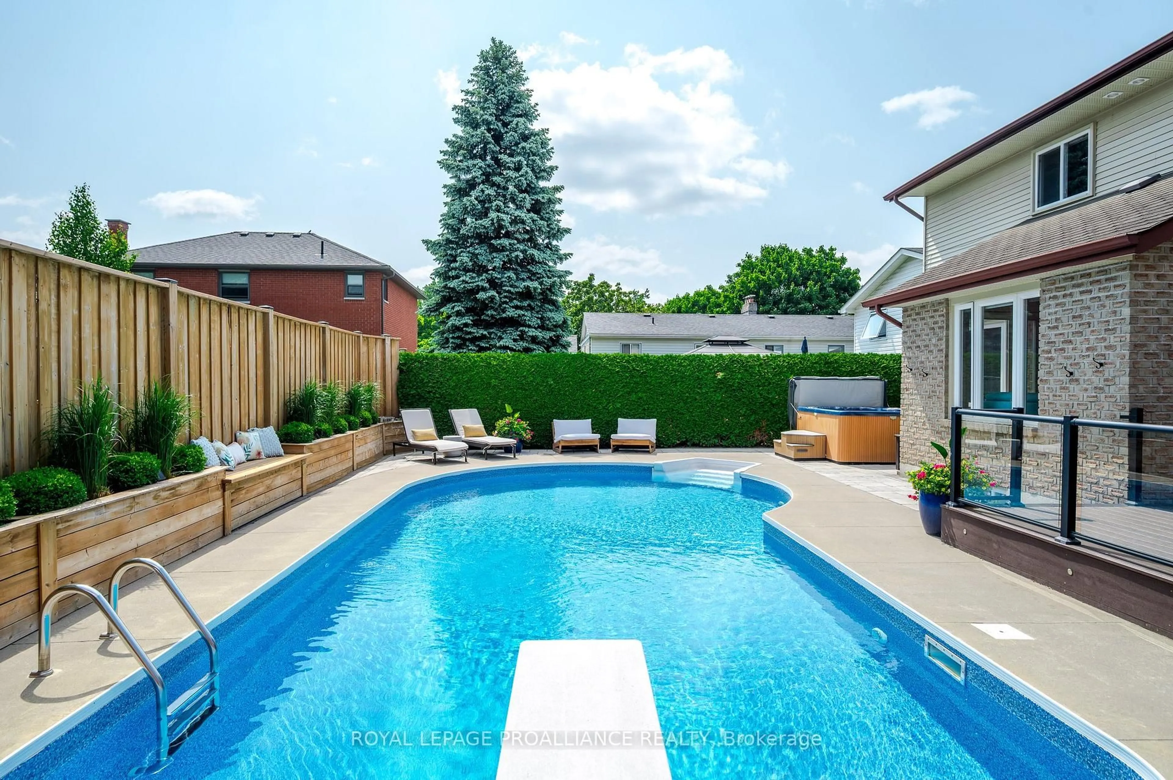 Pool for 2112 Lorraine Dr, Peterborough North Ontario K9L 1X4