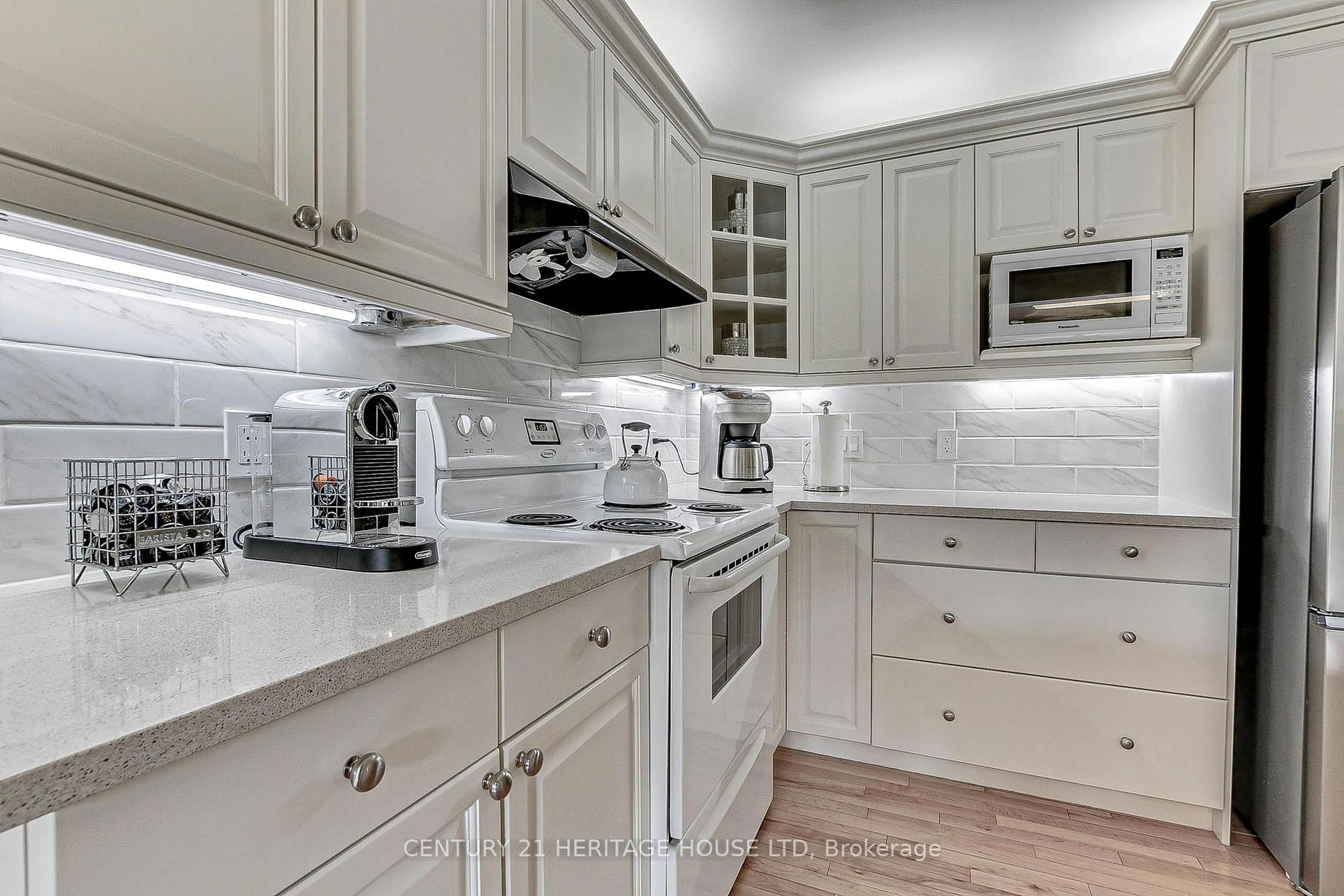Open concept kitchen, ceramic/tile floor for 641 George St, Central Elgin Ontario N5L 1H4