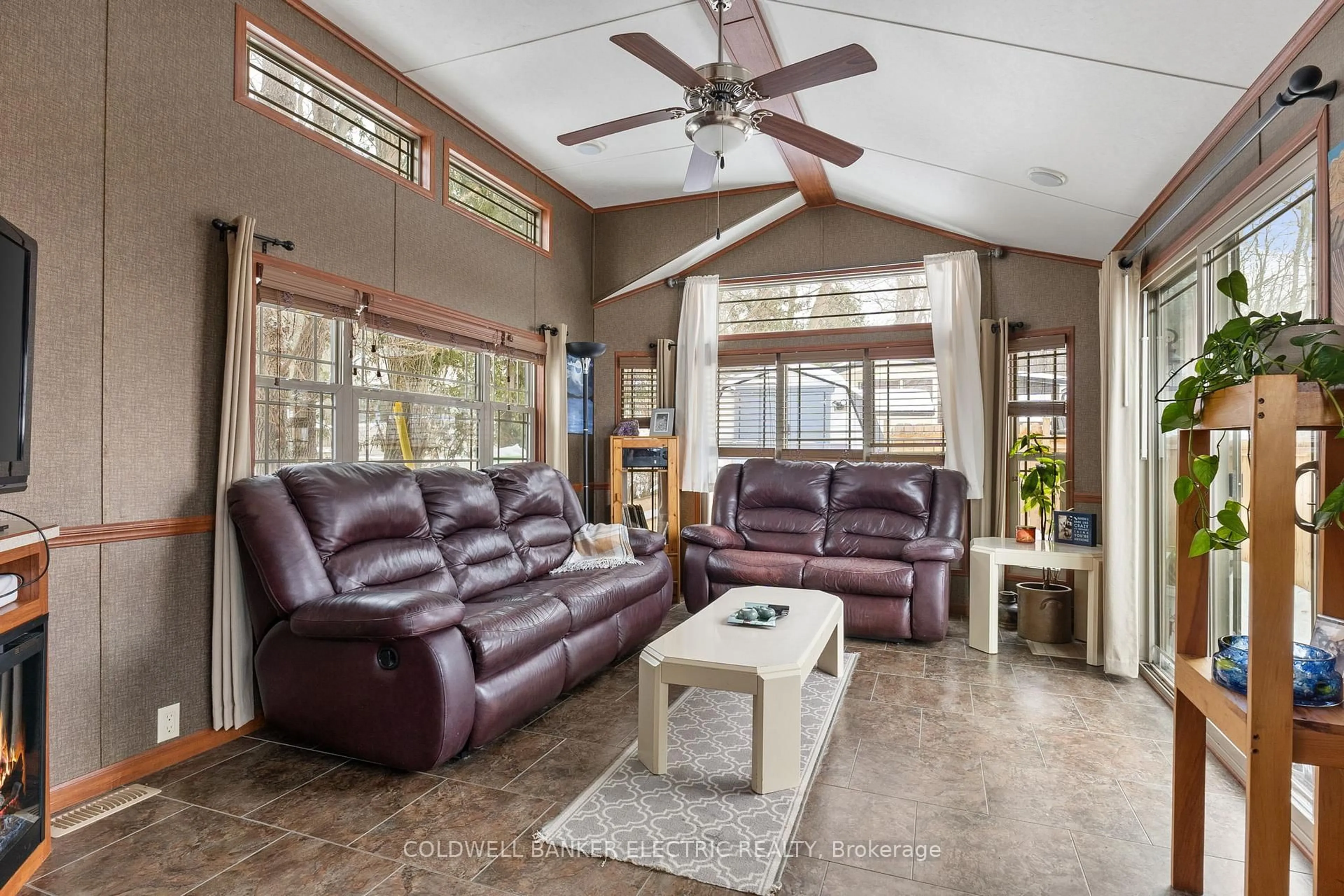 Living room with furniture, ceramic/tile floor for 5139 Halstead Beach Rd #485B, Hamilton Township Ontario K0L 1E0