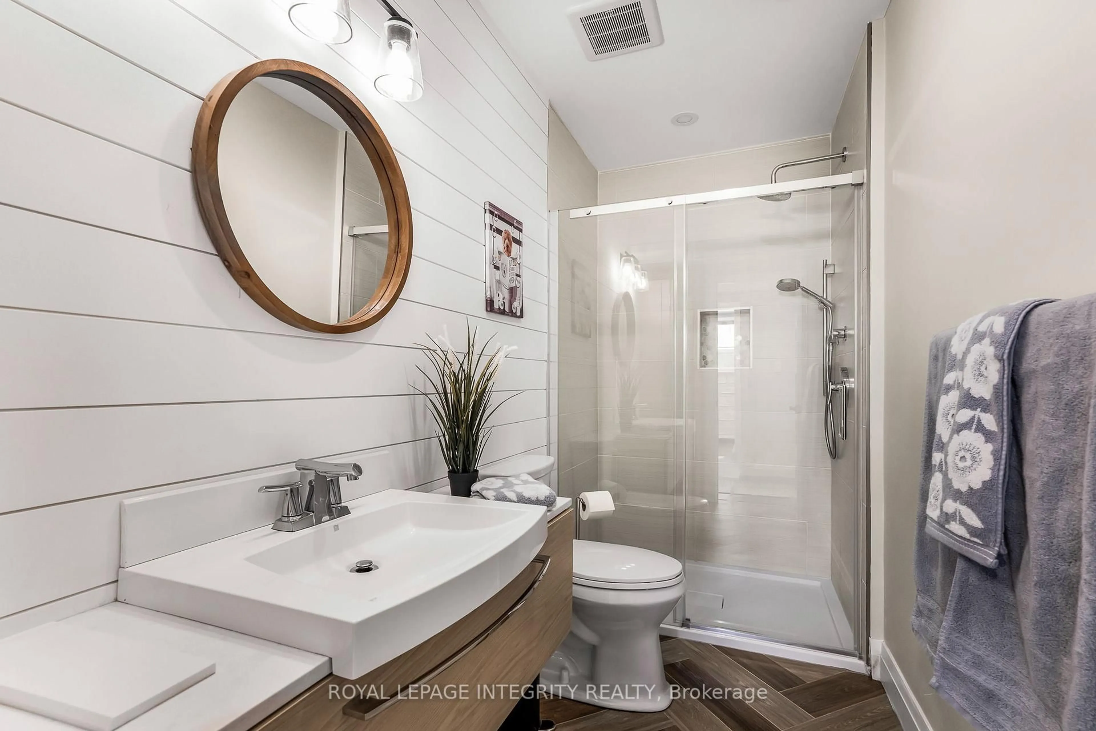 Standard bathroom, ceramic/tile floor for 42 Granite St, Clarence-Rockland Ontario K4K 0H8