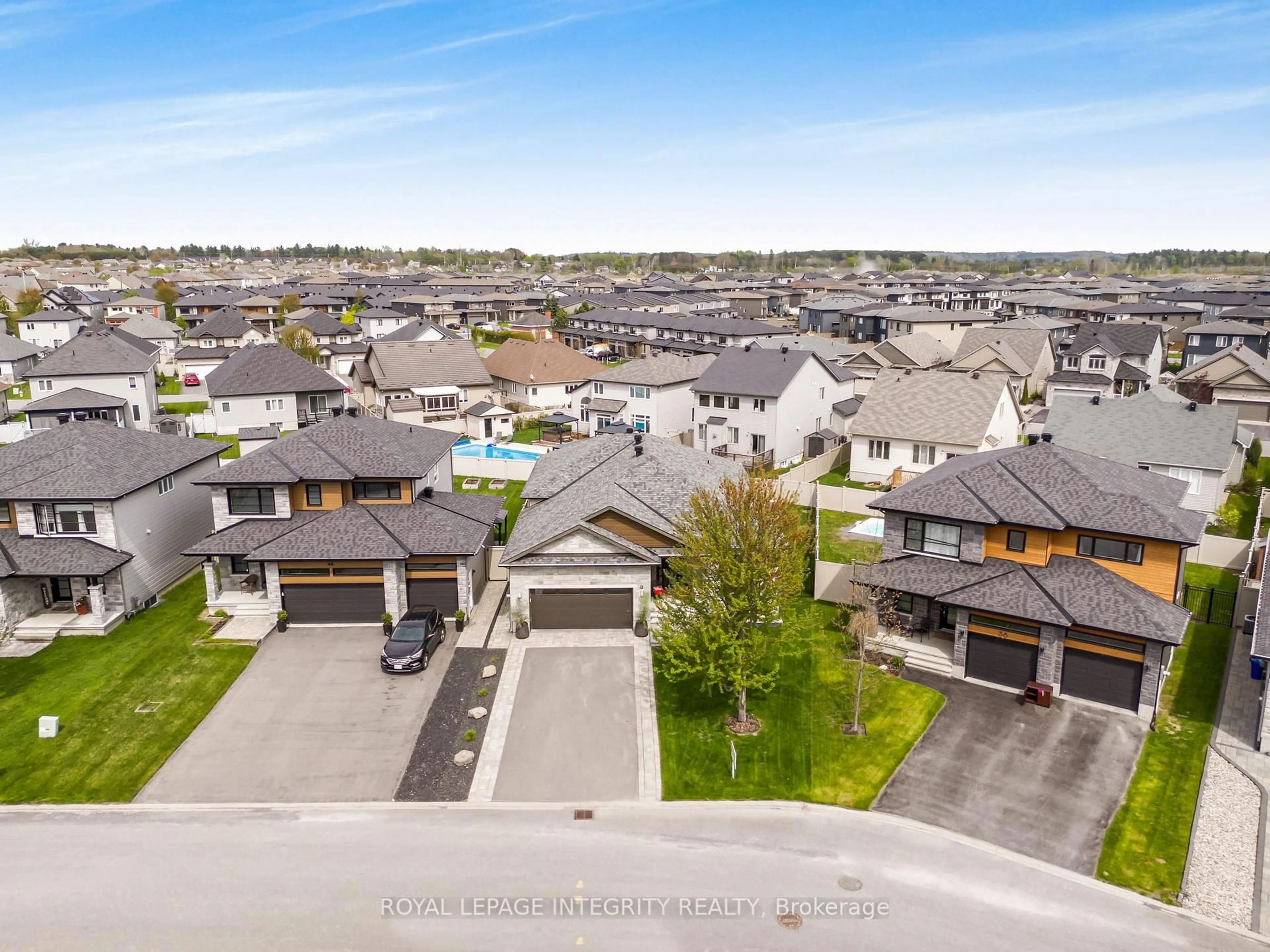 A pic from outside/outdoor area/front of a property/back of a property/a pic from drone, street for 42 Granite St, Clarence-Rockland Ontario K4K 0H8