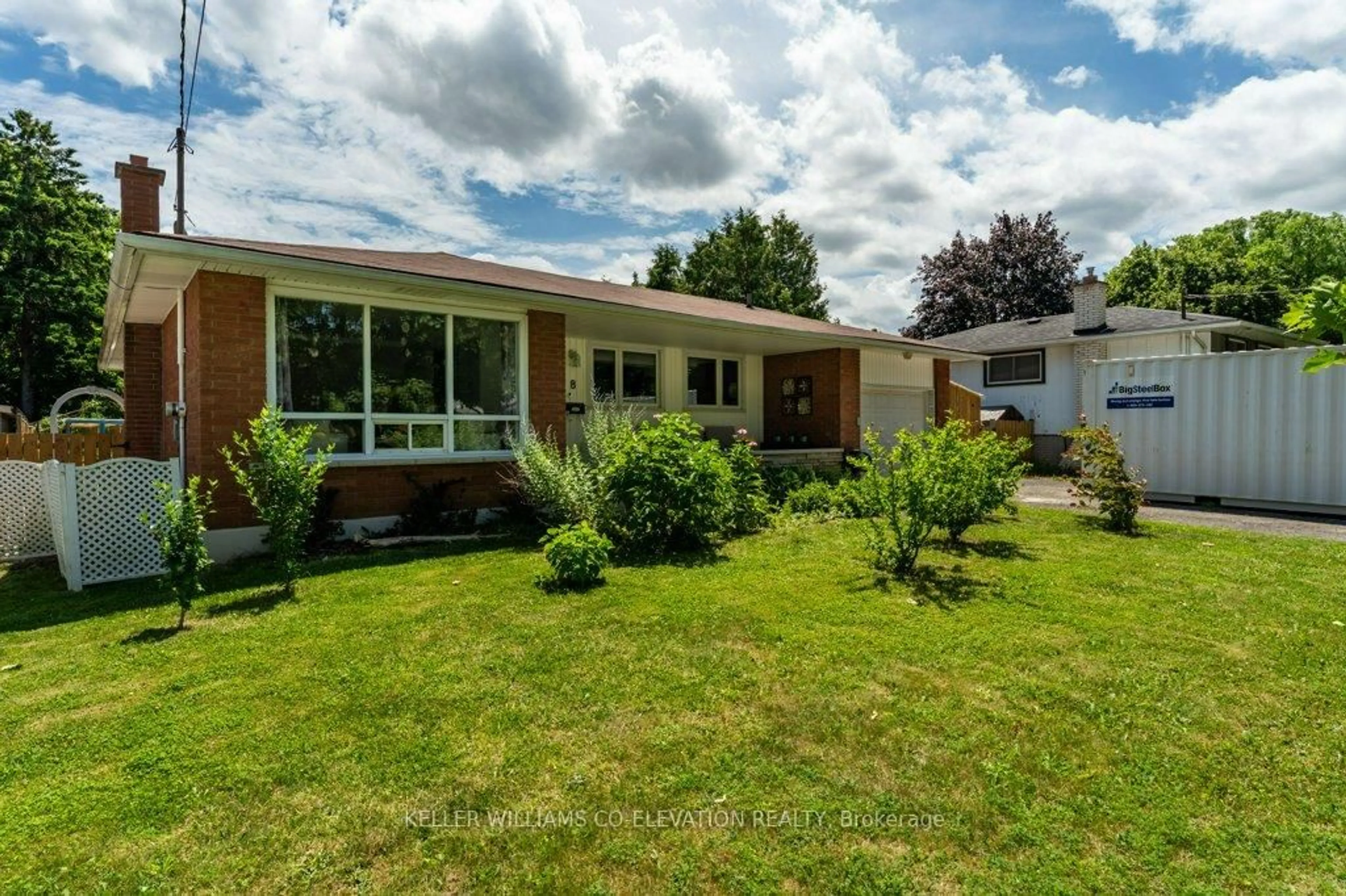 A pic from outside/outdoor area/front of a property/back of a property/a pic from drone, street for 8 Ramlee Rd, St. Catharines Ontario L2M 2K5