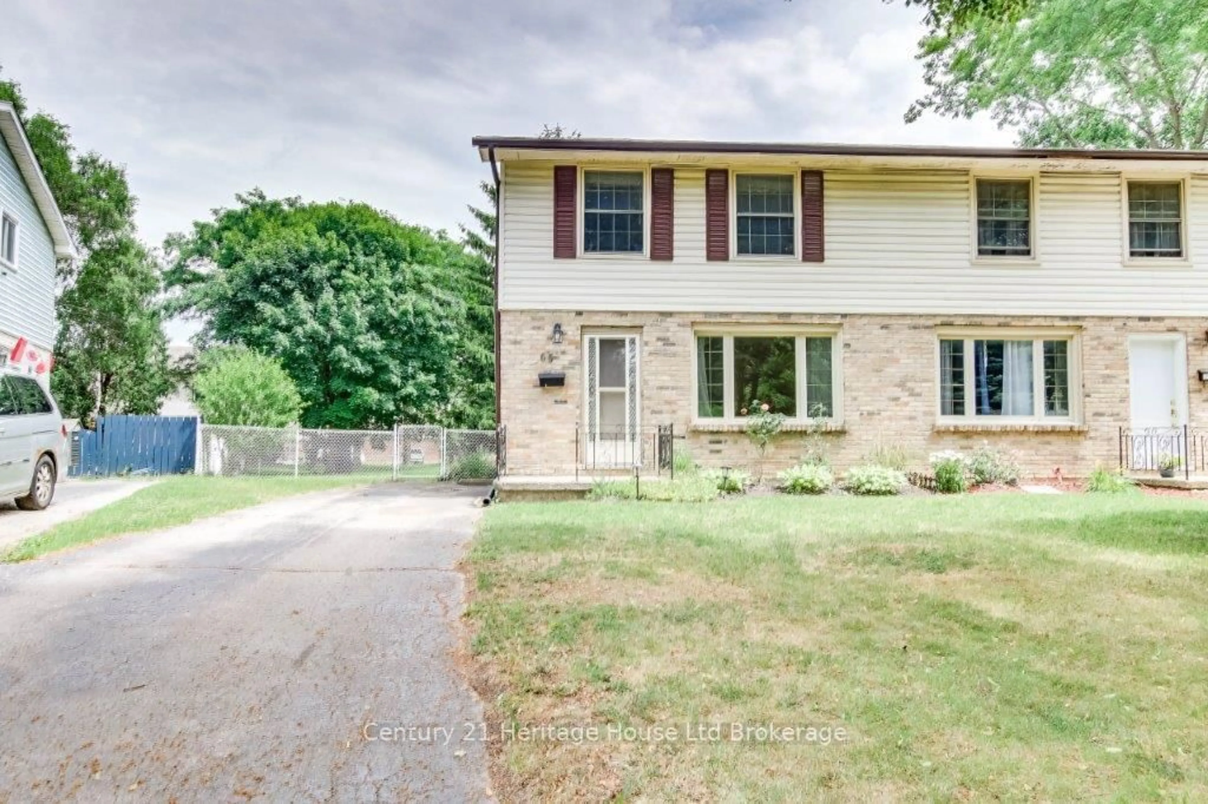 A pic from outside/outdoor area/front of a property/back of a property/a pic from drone, street for 65 Kintail Cres, London South Ontario N6E 1J4