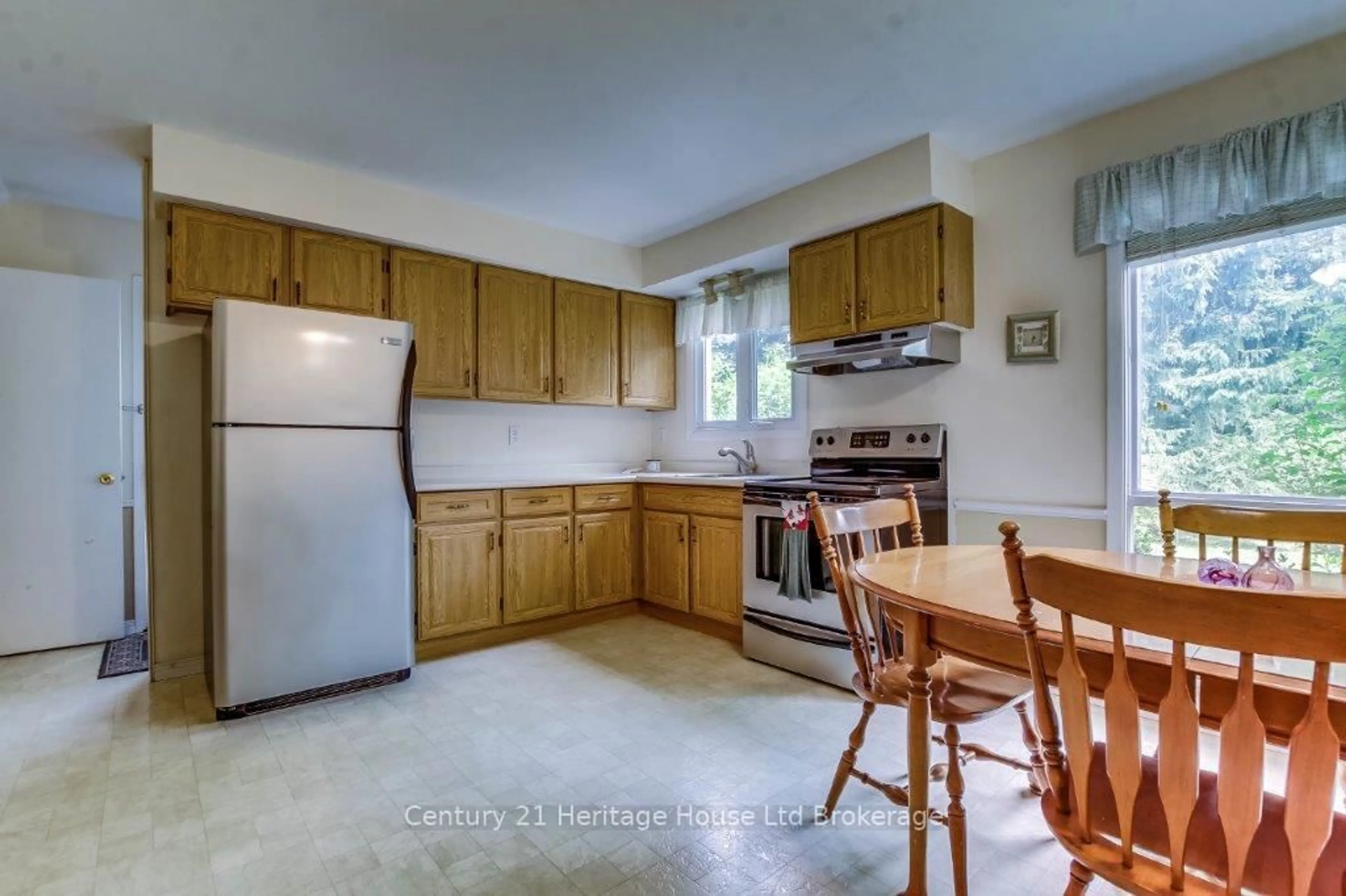 Standard kitchen, unknown for 65 Kintail Cres, London South Ontario N6E 1J4