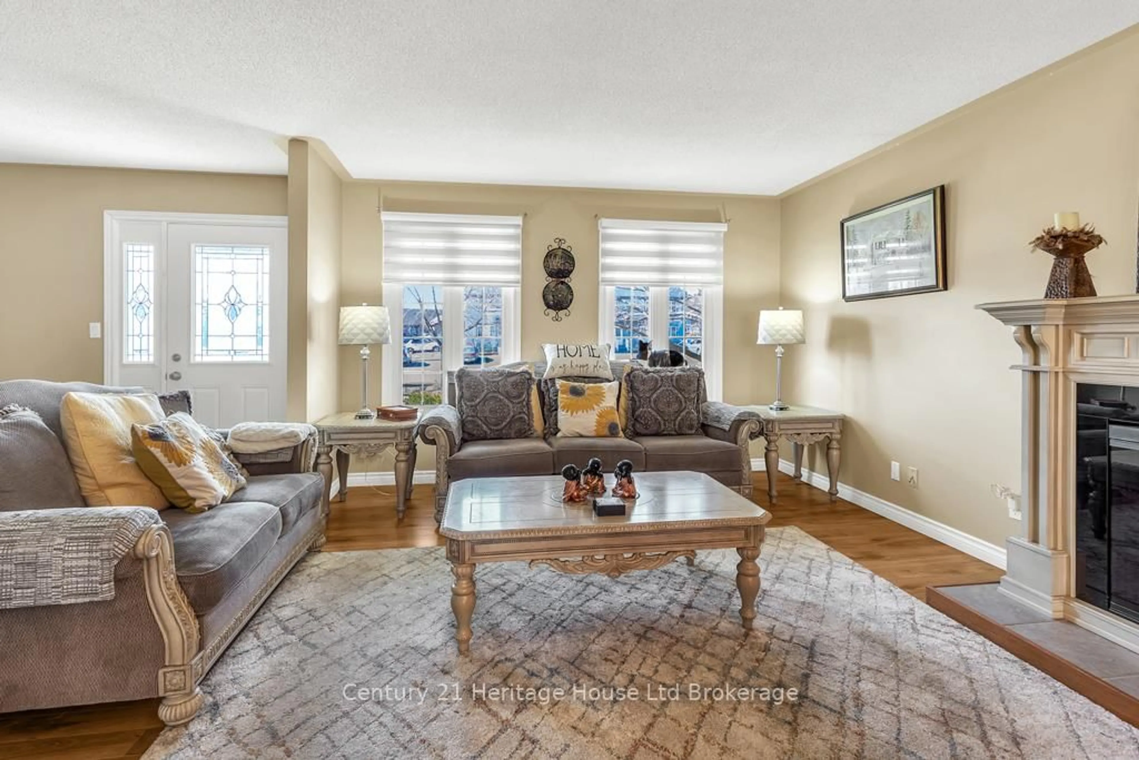 Living room with furniture, unknown for 20 Woodcock Dr, Tillsonburg Ontario N4G 4M2