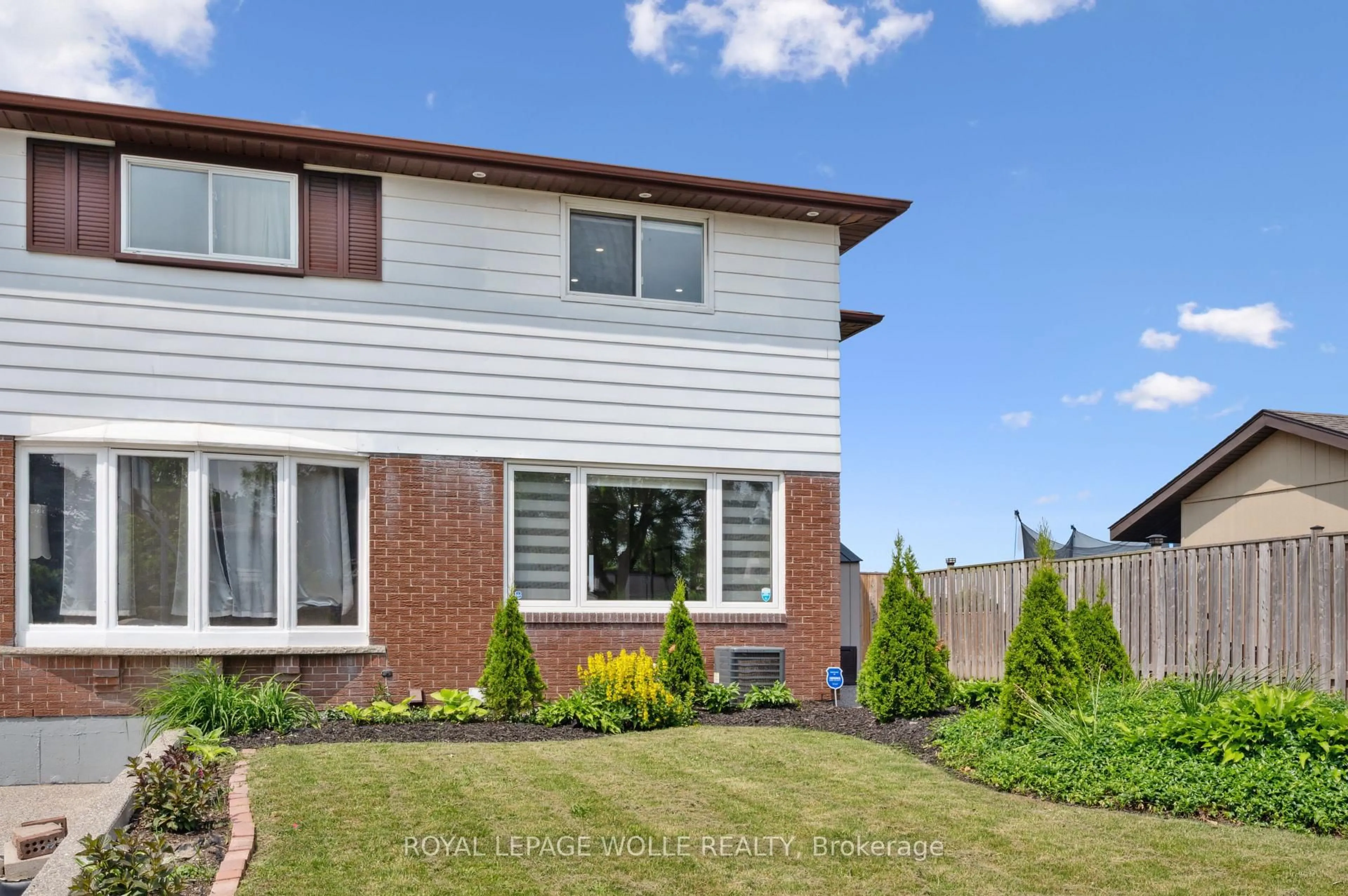 Home with brick exterior material, street for 122 Mooregate Cres, Kitchener Ontario N2M 2G1