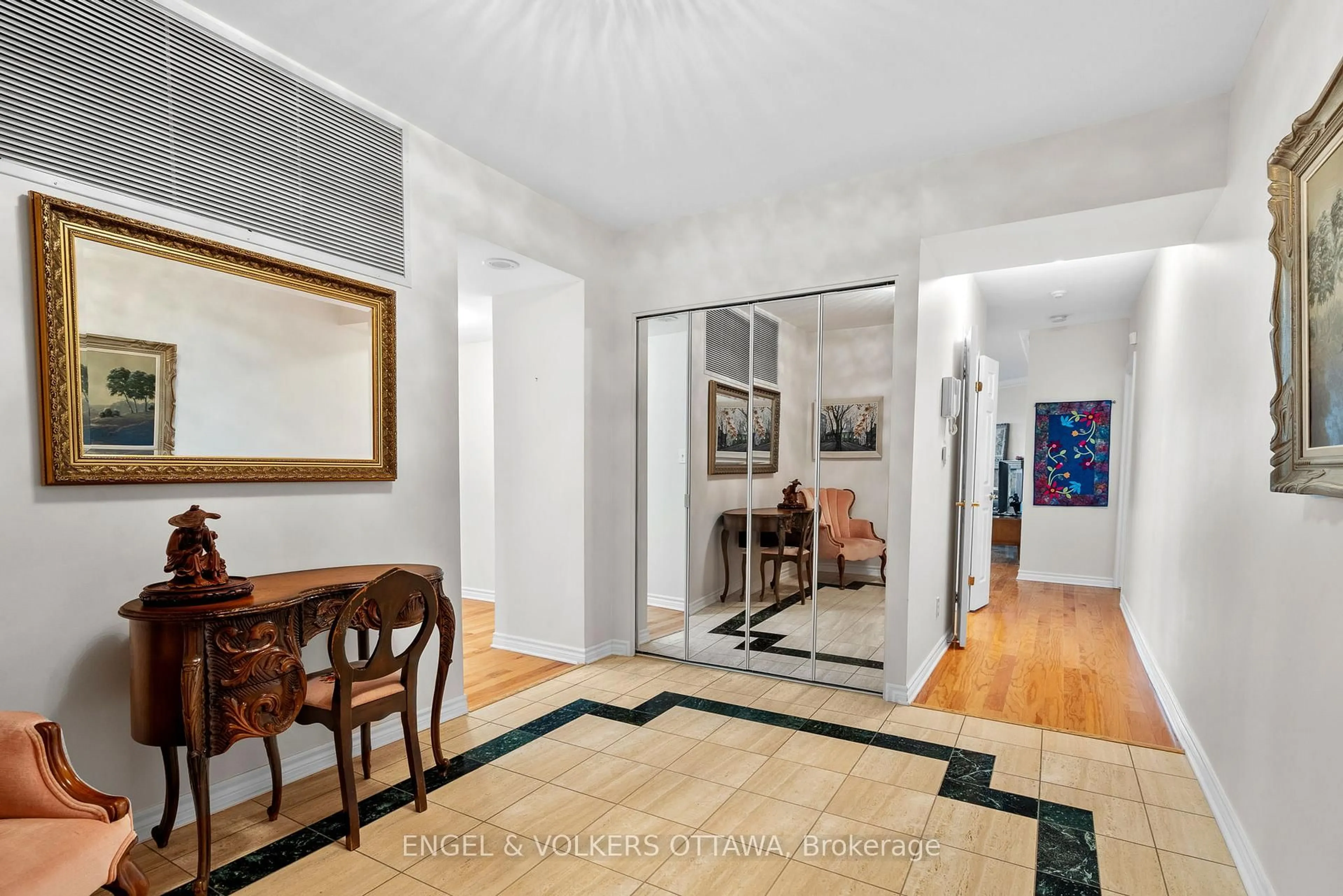 Indoor foyer for 3105 Carling Ave #1604, Ottawa Ontario K2H 5A6