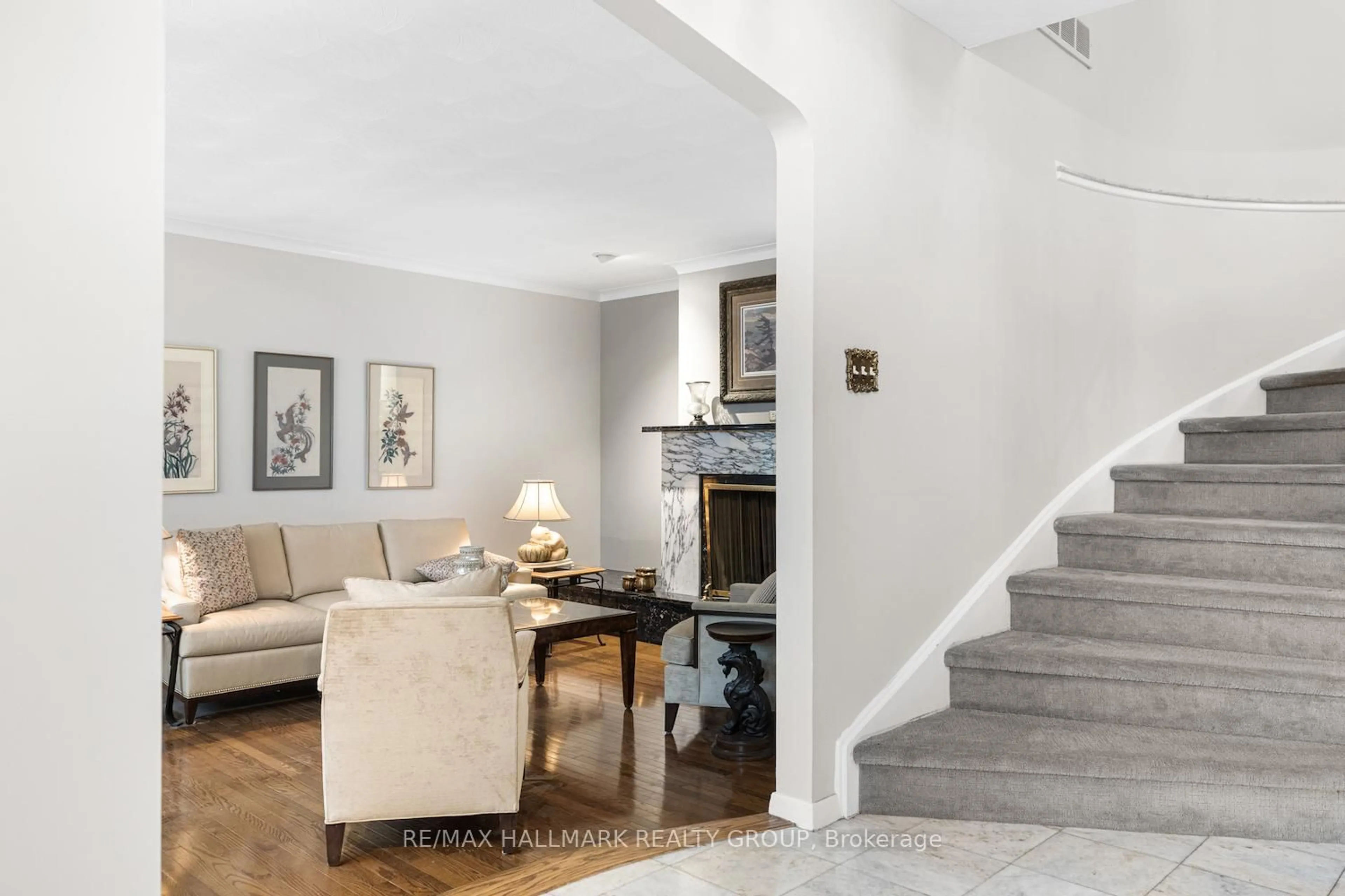 Unknown for 2435 Georgina Dr, Ottawa Ontario K2B 7N1
