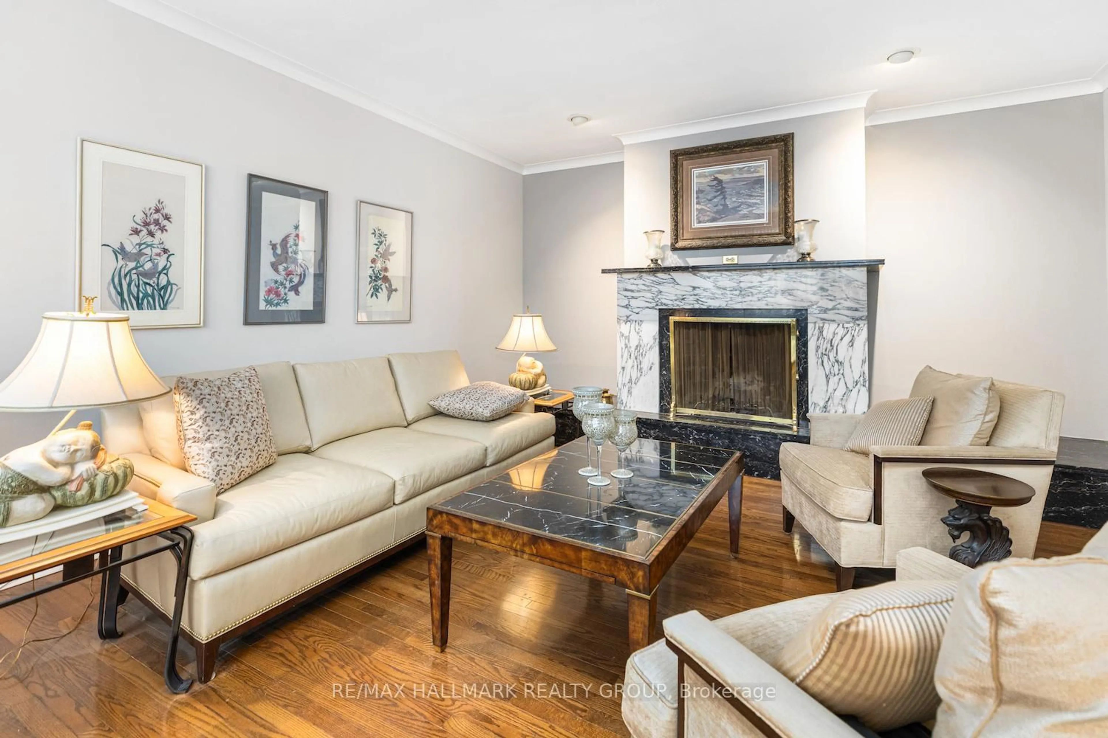 Living room with furniture, unknown for 2435 Georgina Dr, Ottawa Ontario K2B 7N1