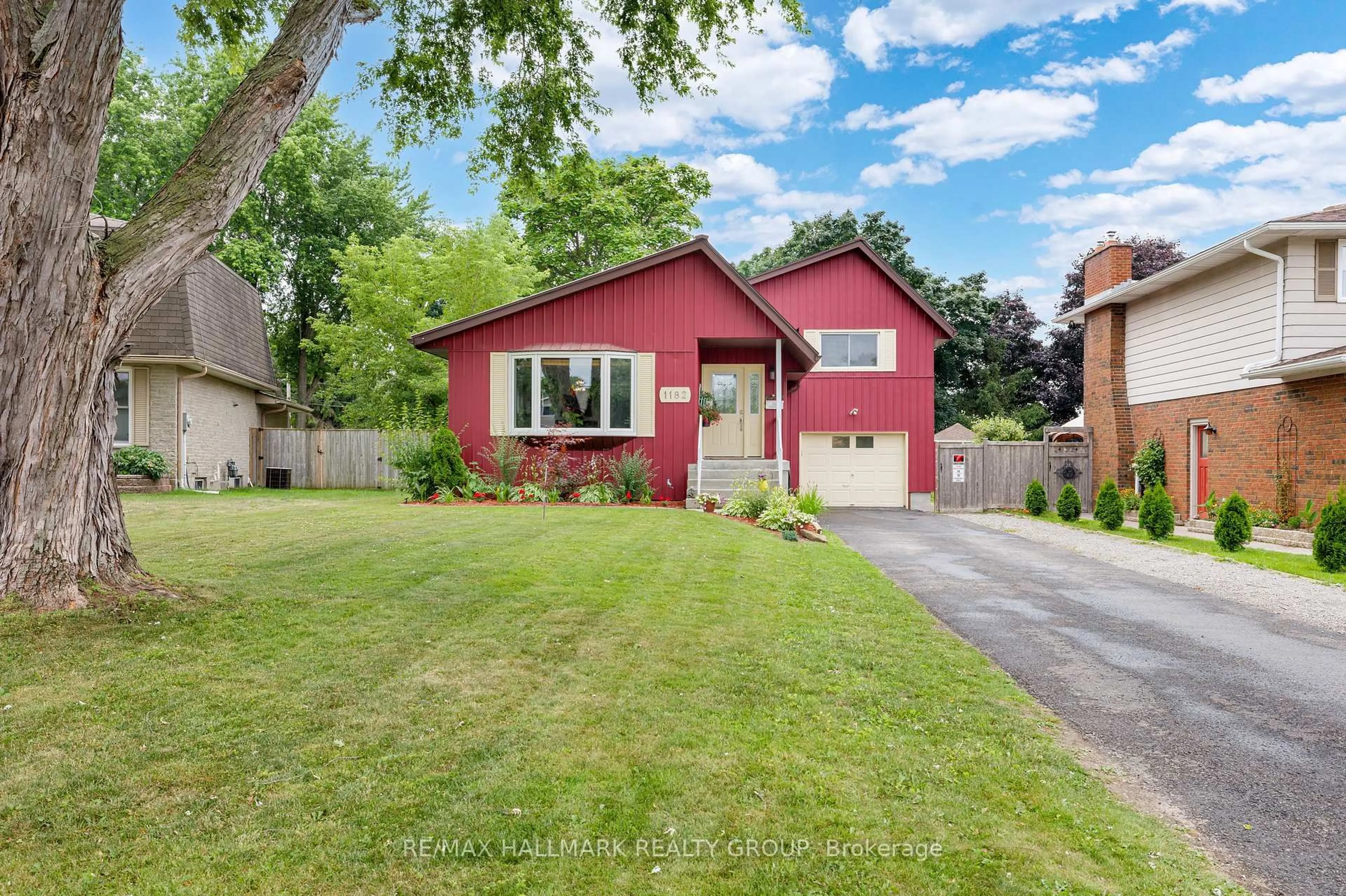 Home with brick exterior material, street for 1182 Queensland Pl, Brockville Ontario K6V 6A7