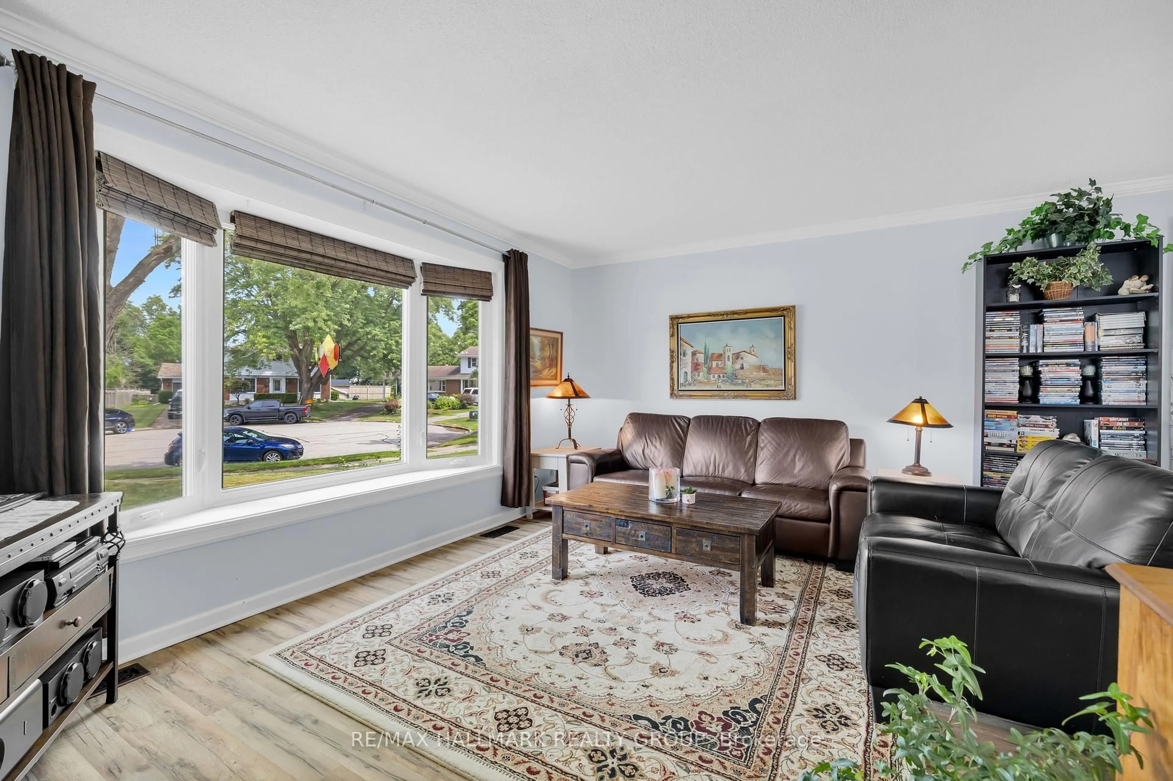 Living room with furniture, unknown for 1182 Queensland Pl, Brockville Ontario K6V 6A7