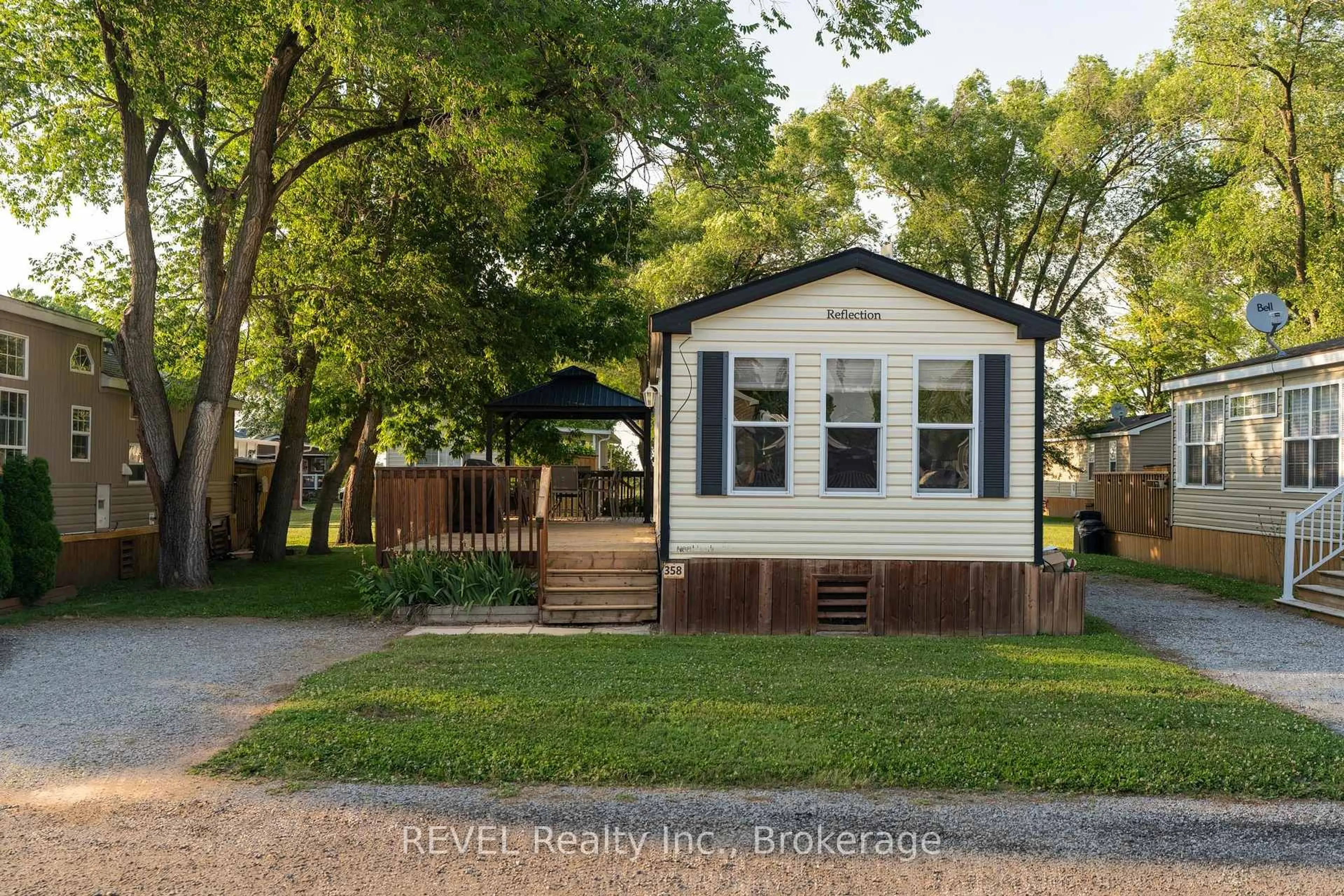 Home with vinyl exterior material, street for 1501 Line 8 Rd #358, Niagara-on-the-Lake Ontario L0S 1J0