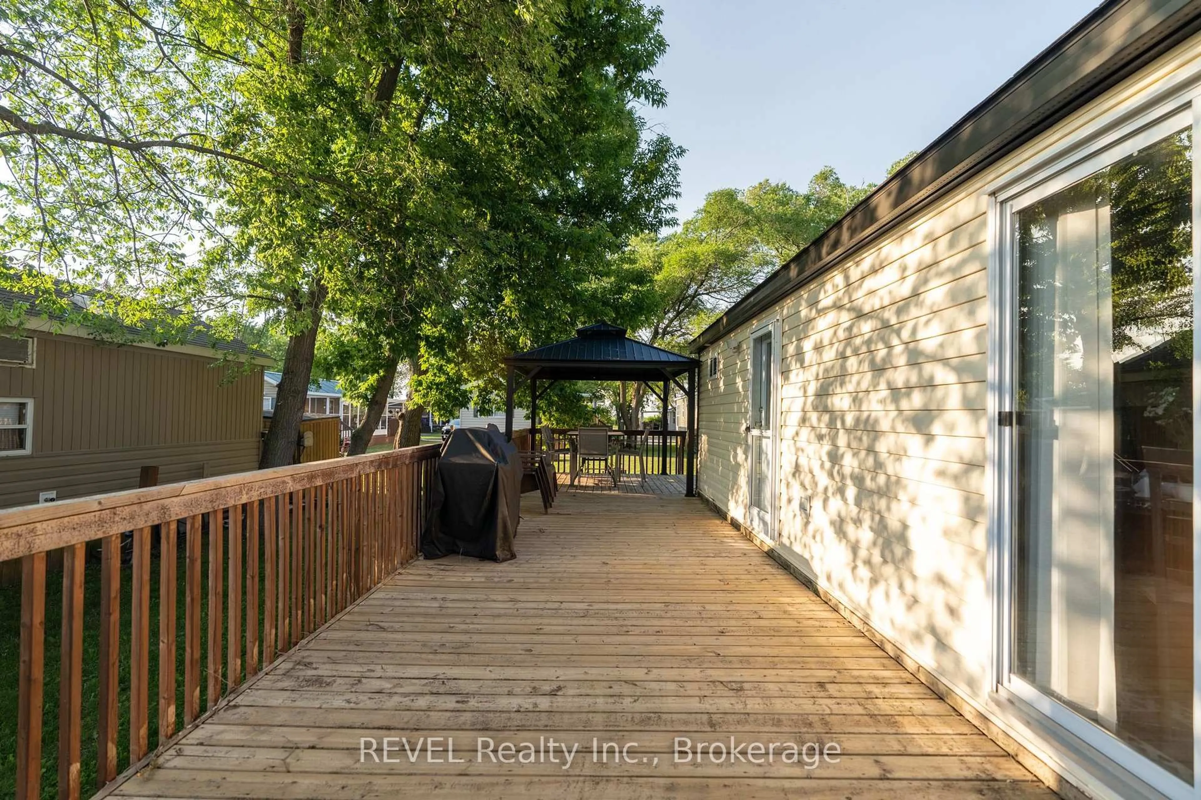 A pic from outside/outdoor area/front of a property/back of a property/a pic from drone, street for 1501 Line 8 Rd #358, Niagara-on-the-Lake Ontario L0S 1J0