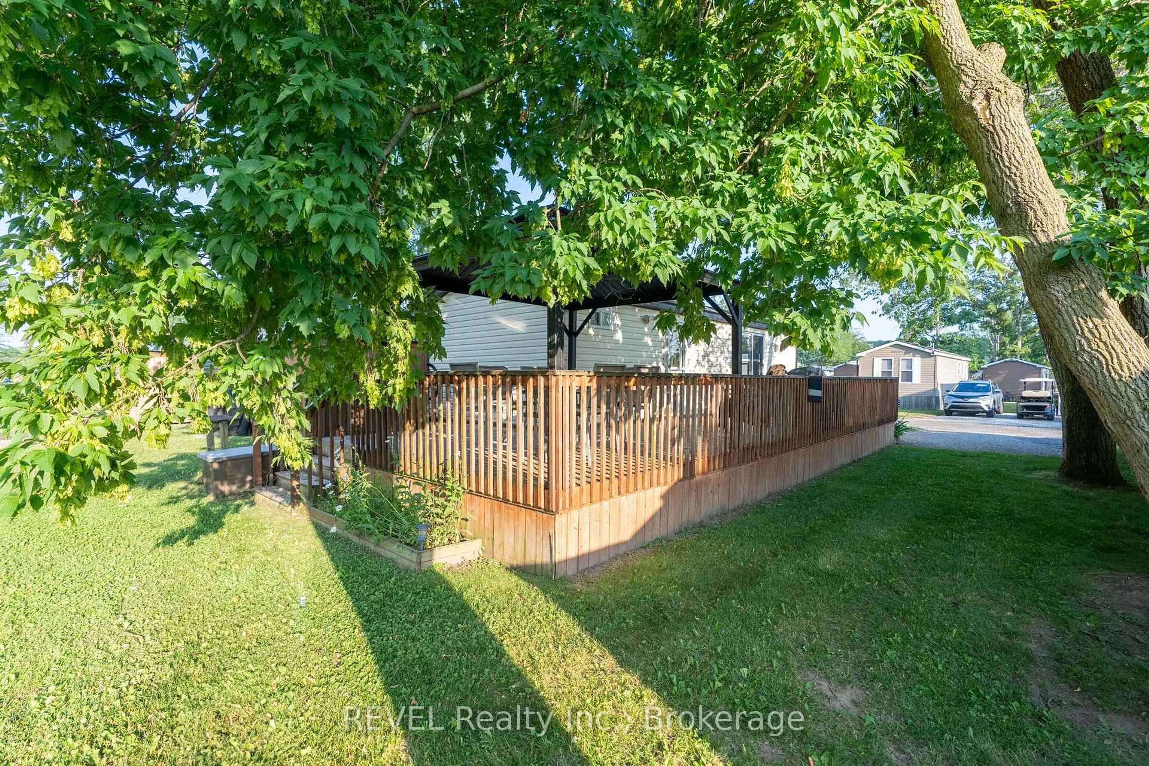 A pic from outside/outdoor area/front of a property/back of a property/a pic from drone, street for 1501 Line 8 Rd #358, Niagara-on-the-Lake Ontario L0S 1J0