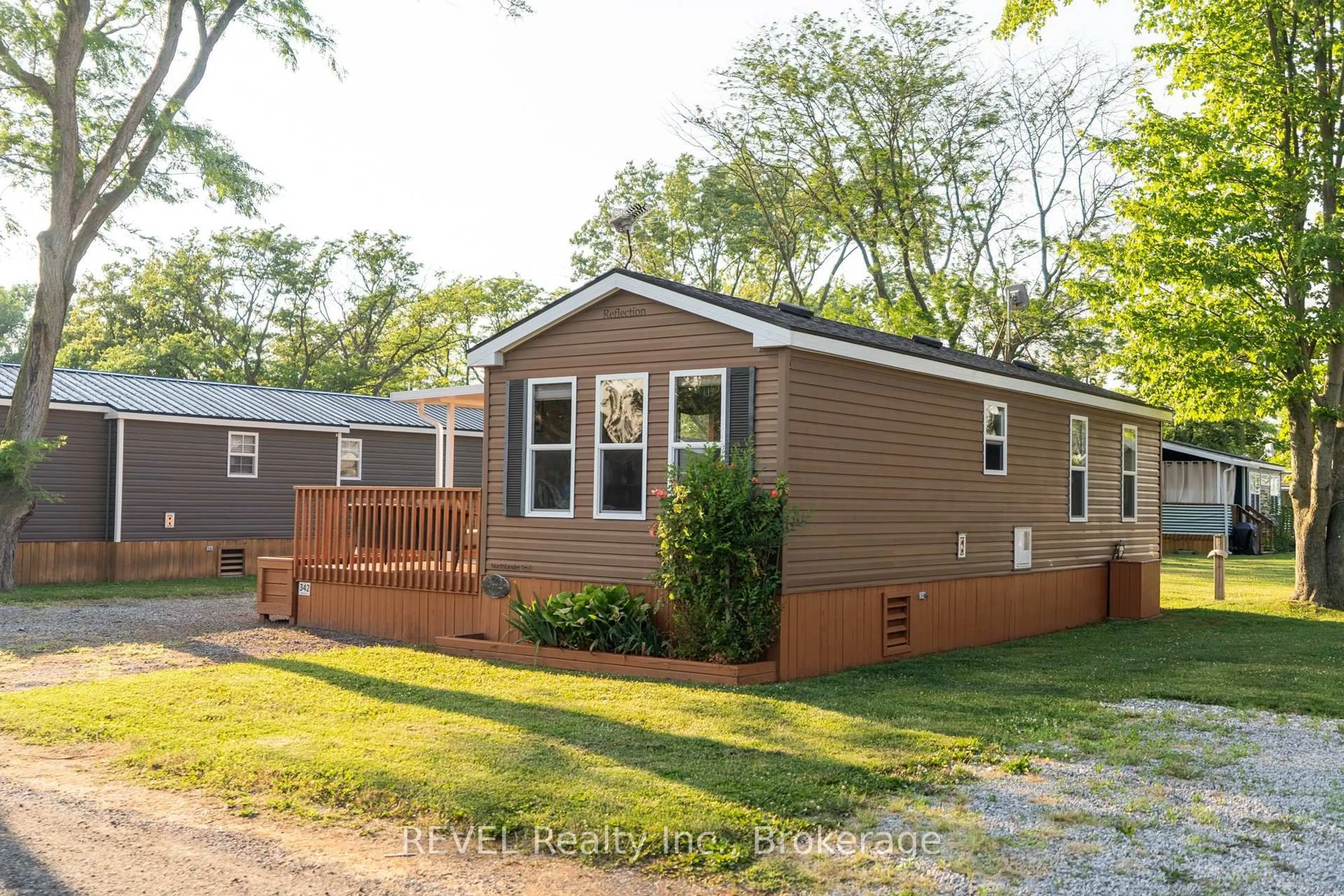 Home with vinyl exterior material, street for 1501 Line 8 Rd #342, Niagara-on-the-Lake Ontario L0S 1J0