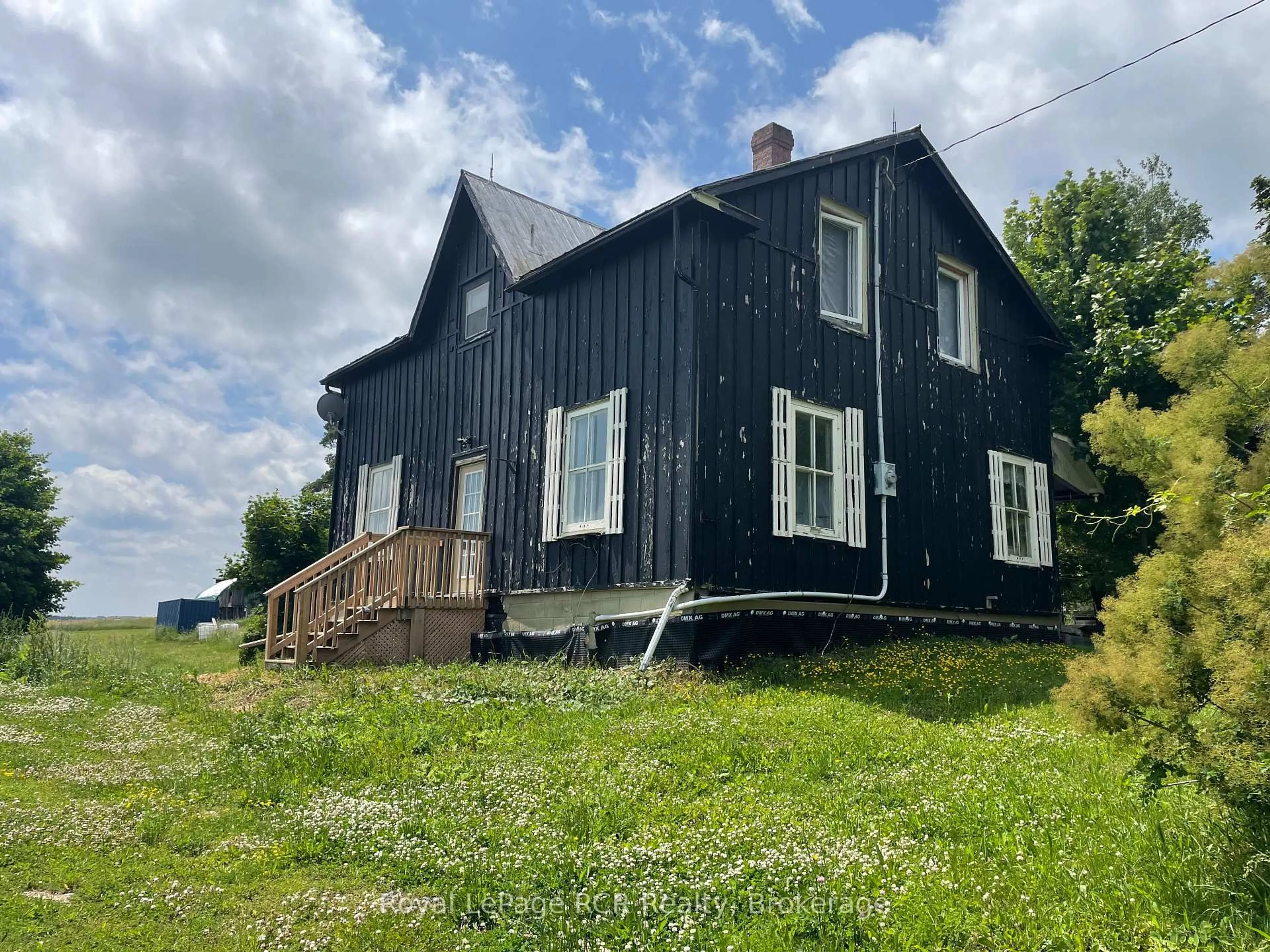 A pic from outside/outdoor area/front of a property/back of a property/a pic from drone, building for 828254 Mulmur Nottawasaga Townline, Mulmur Ontario L9V 0Y7