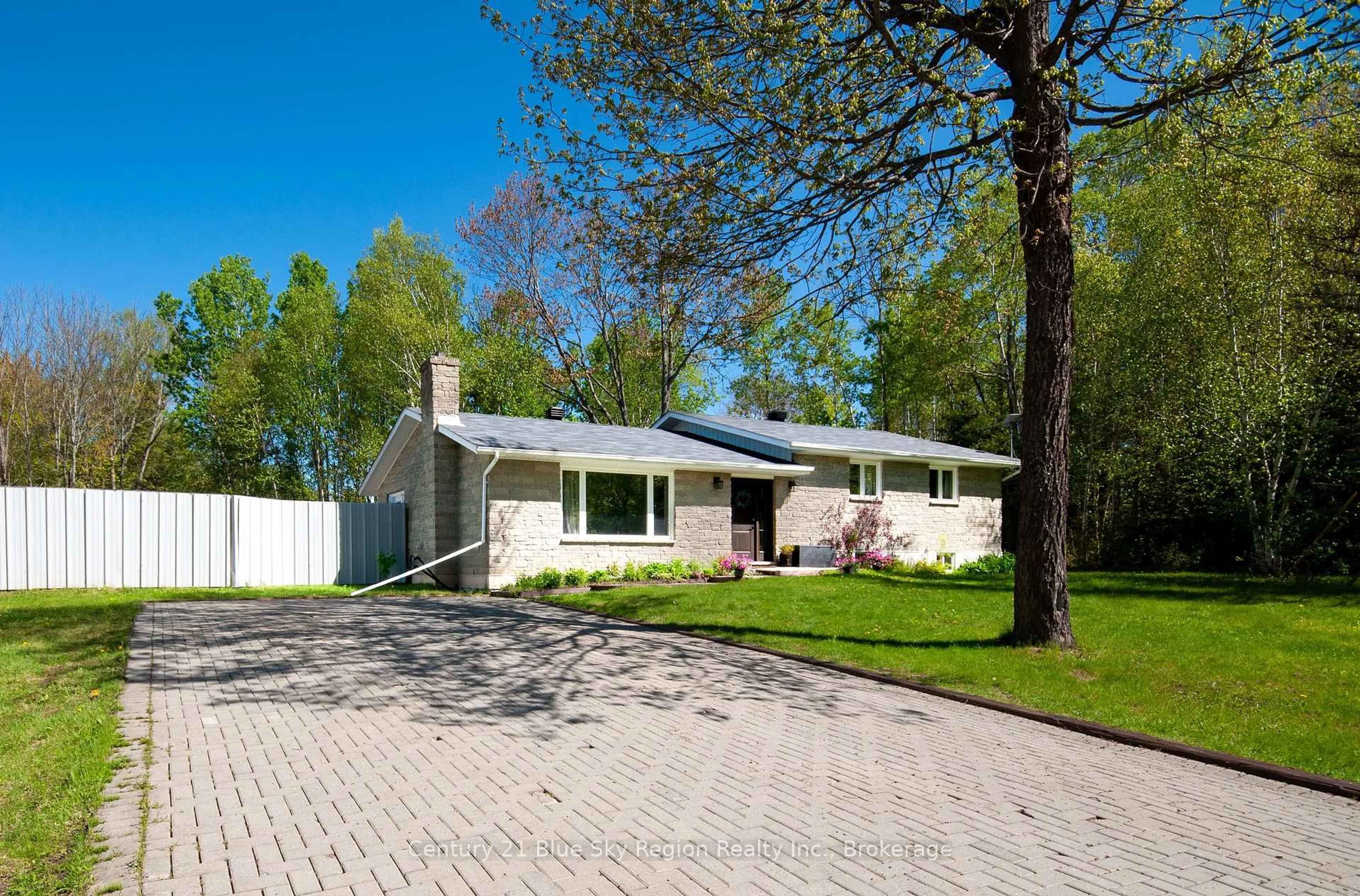 Home with vinyl exterior material, street for 21 Denise Dr, East Ferris Ontario P0H 1B0