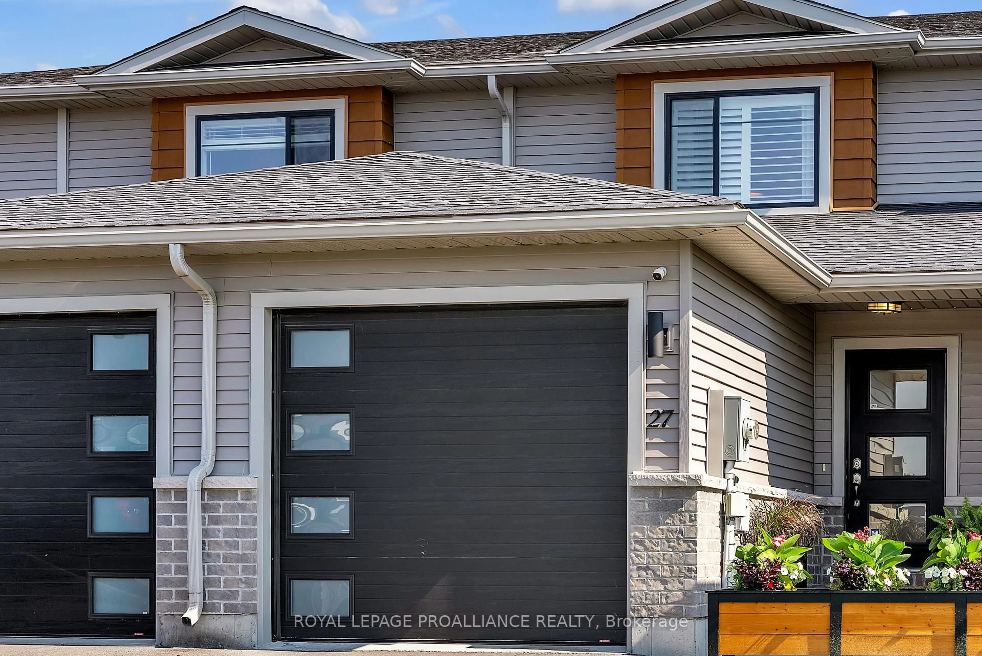 Home with vinyl exterior material, street for 27 Ridgeway Pl, Belleville Ontario K8P 5G3