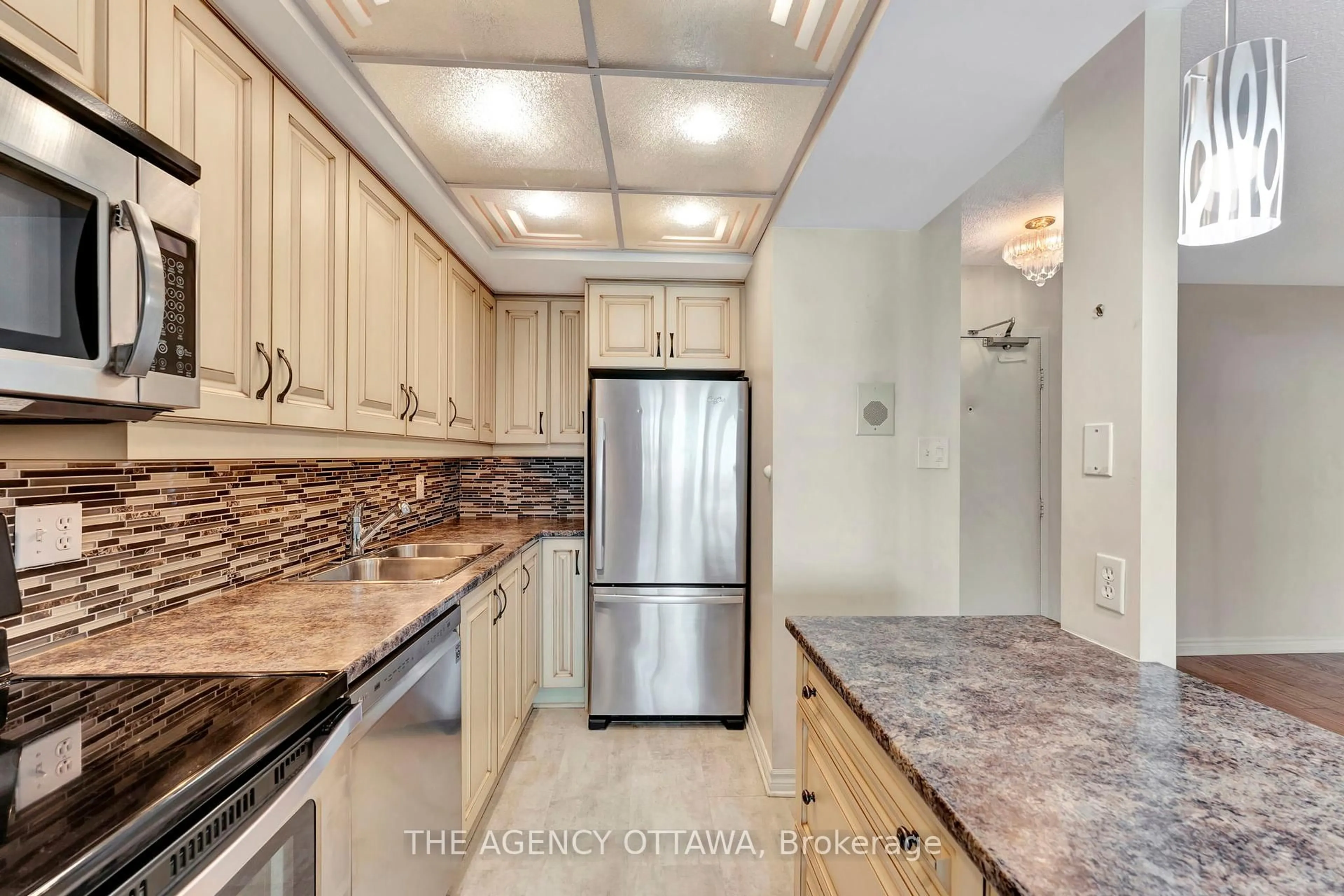 Unknown for 555 Brittany Dr #304, Ottawa Ontario K1K 4C5